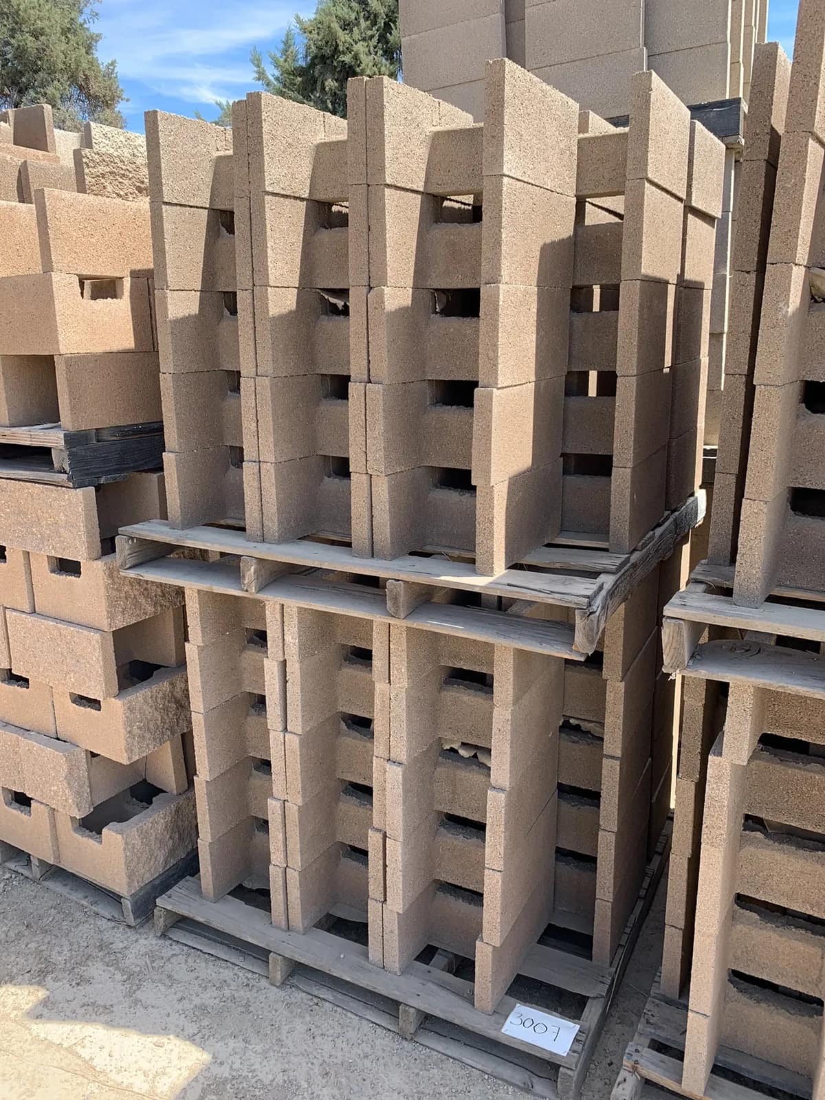 2-pallets-of-12x8x16-doebb-tan-b12dfd