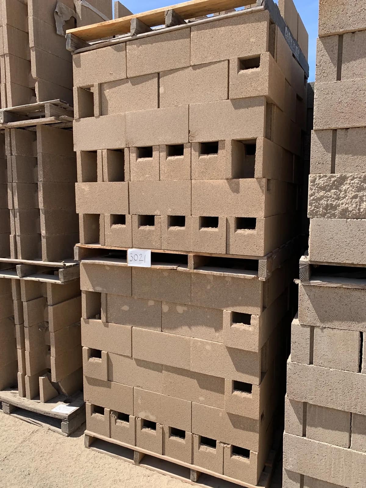 2-pallets-of-8x8x16-oebb-tan-94d655
