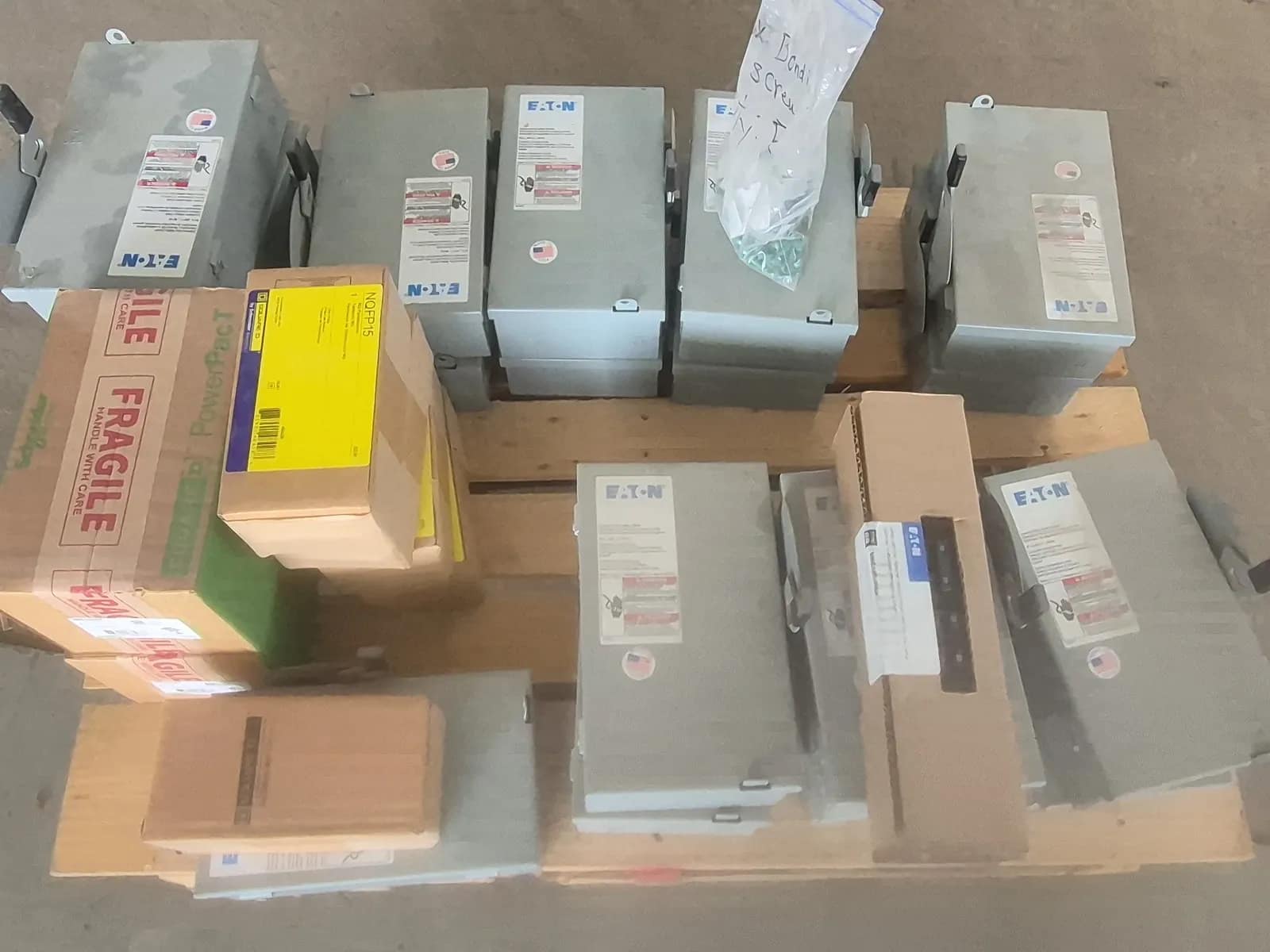 contents-of-pallet-approximately-15-eaton-general-safety-switch-42167e