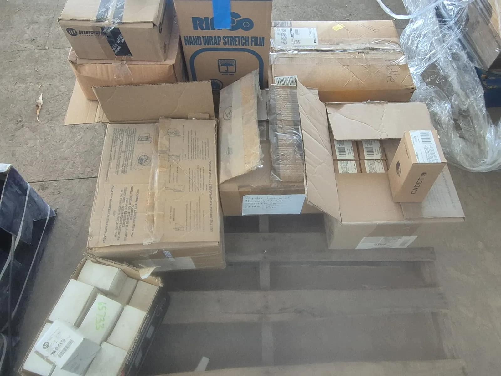 contents-of-pallet-dual-meter-remote-register-built-in-thermostat-coil-voltage-3-poles-mtncewtc