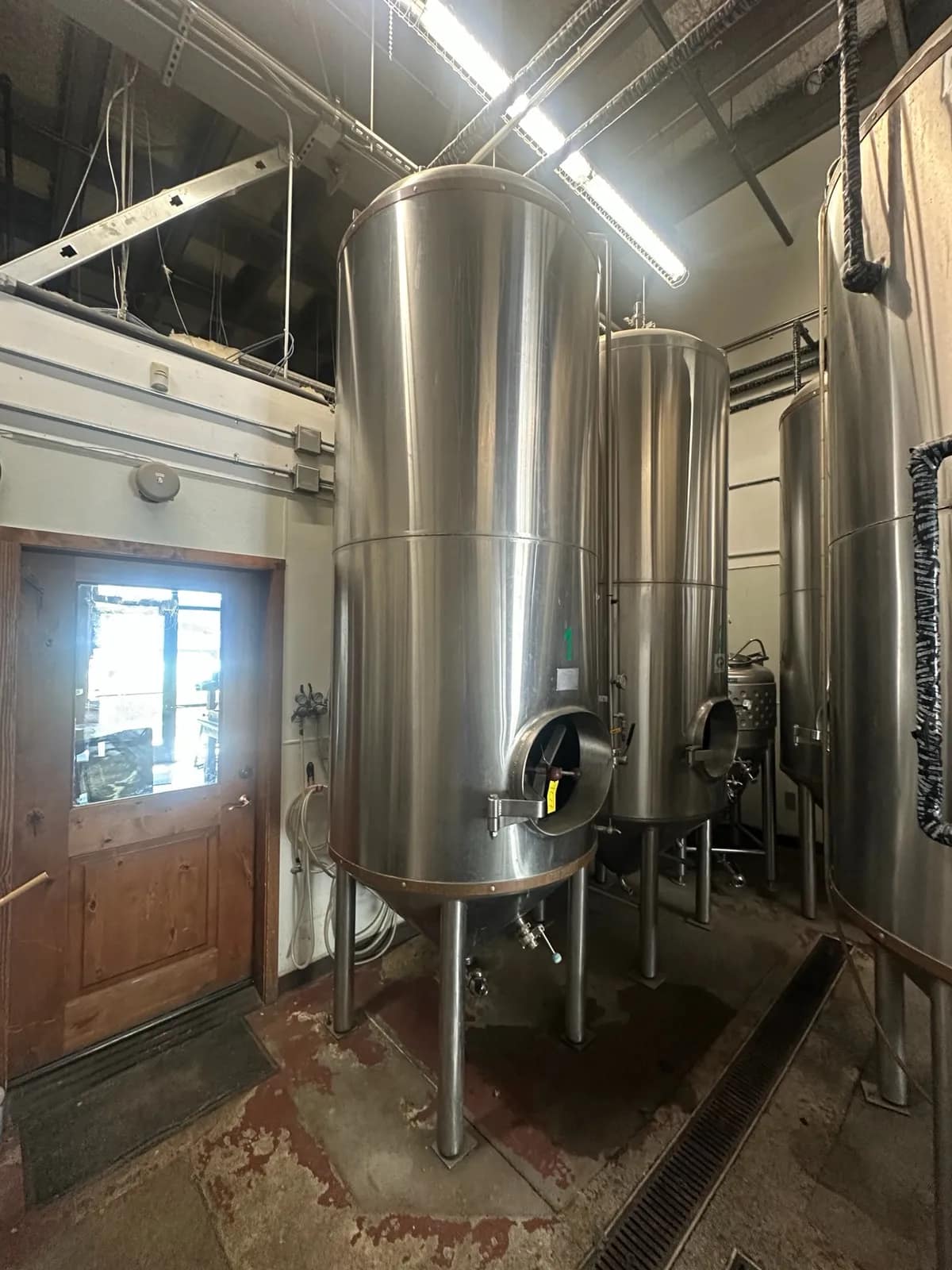 the-pub-brewing-company-stainless-steel-jacketed-fermentation-tank-20bbl-mtnm39a3