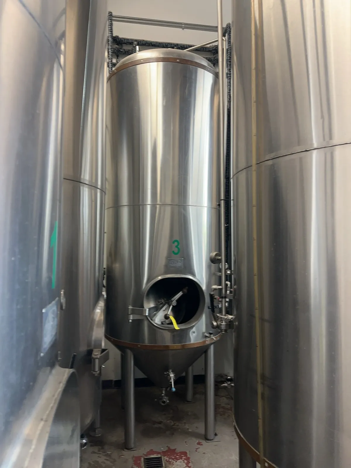 the-pub-brewing-company-stainless-steel-jacketed-fermentation-tank-20bbl-mtnm3jy4