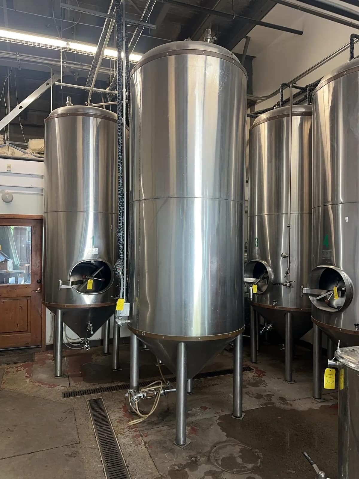 the-pub-brewing-company-stainless-steel-jacketed-fermentation-tank-20bbl-mtnm2ua2