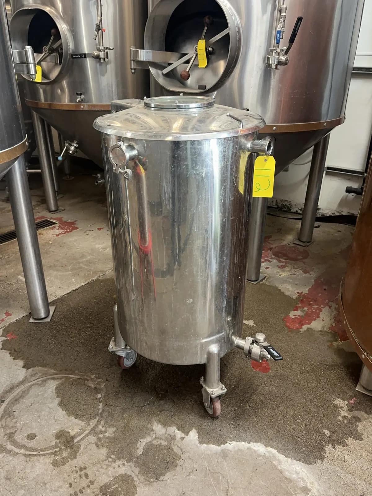 brewery-stainless-steel-utility-tank-on-casters-2bbl-mtnm5esh