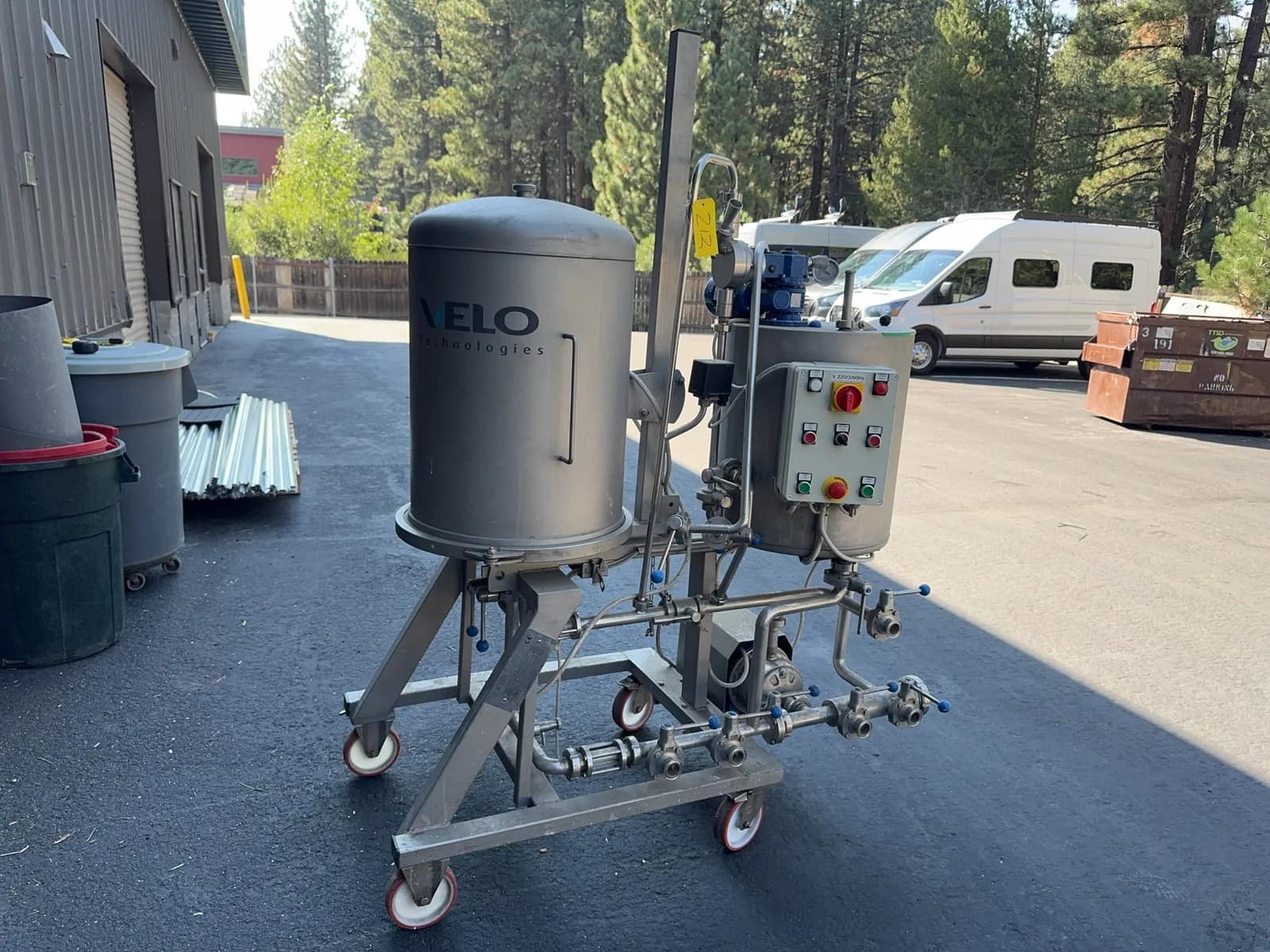 velo-technologies-f003bva-b1-01-01-vertical-pressure-filter-mtnlffvg