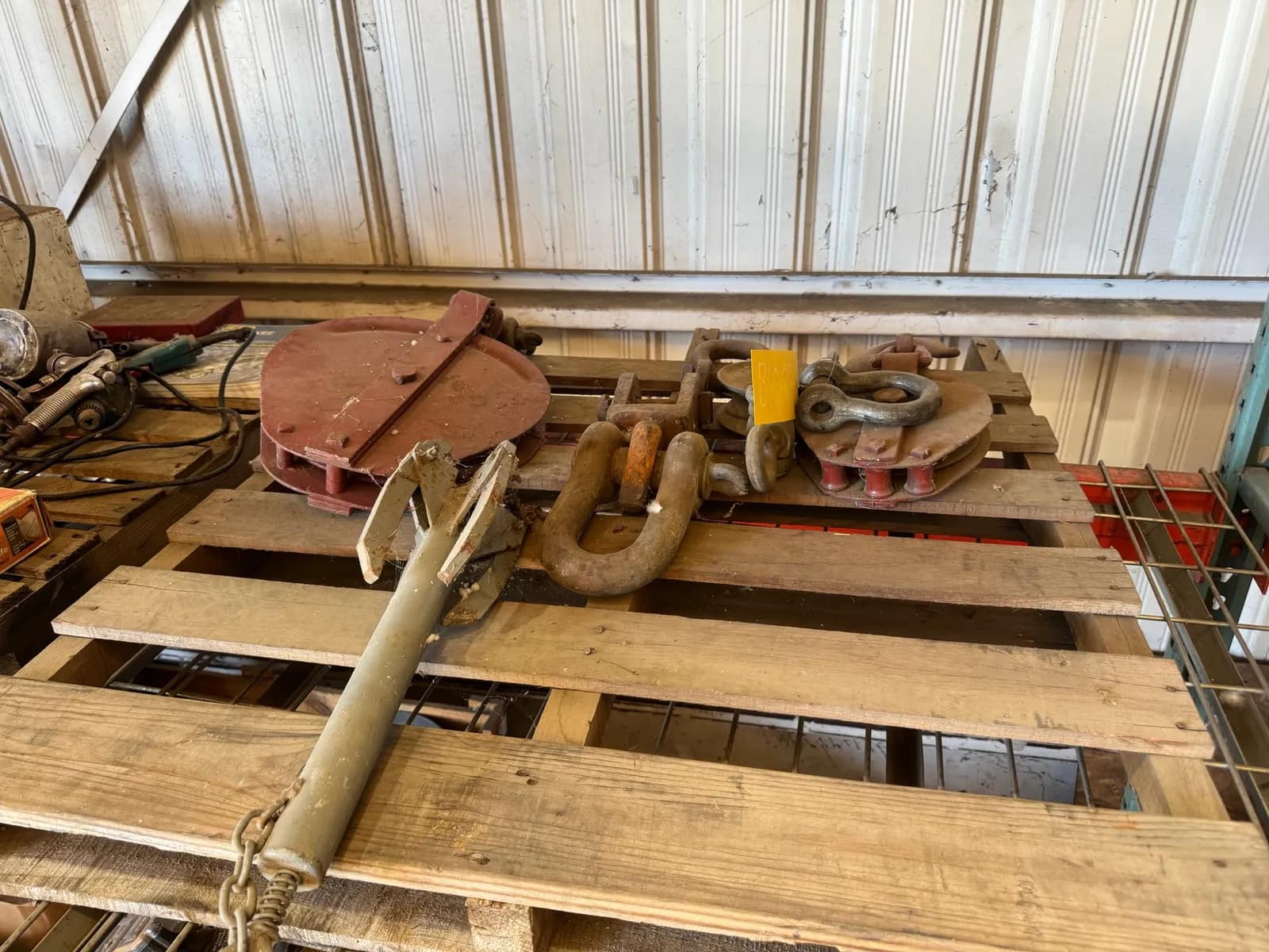 pallet-of-assorted-pauleys-and-cleviss-mun91hy8