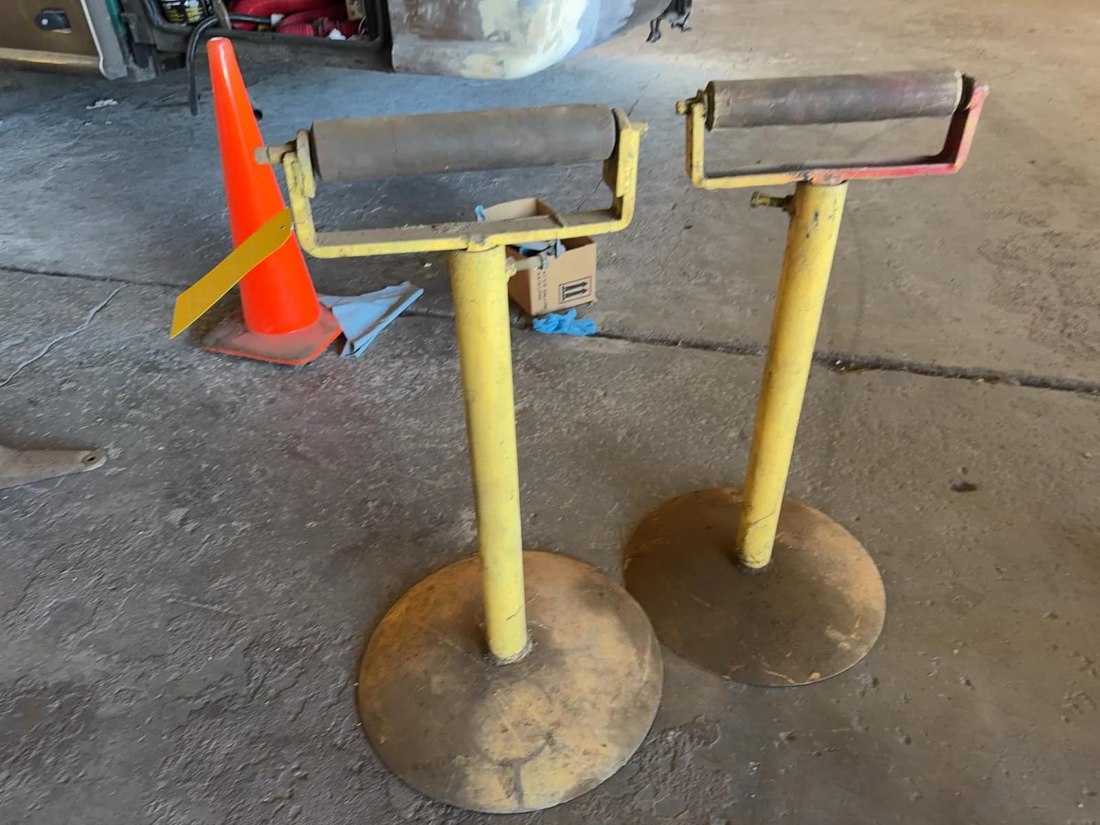 2-pipe-stands-mtj0q2bh