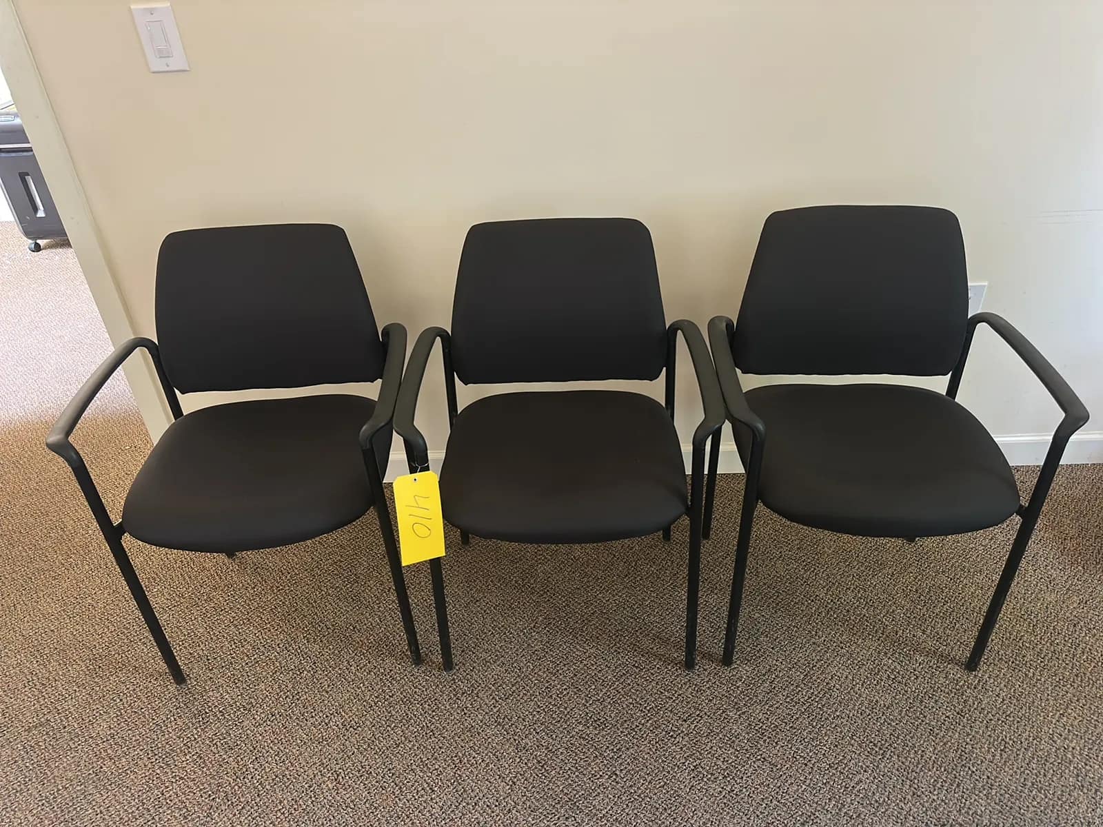 3-waiting-room-chairs-9909d2