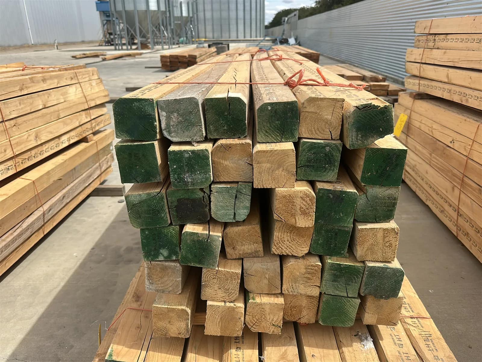 30-4x4-posts-94-mtmce7qv