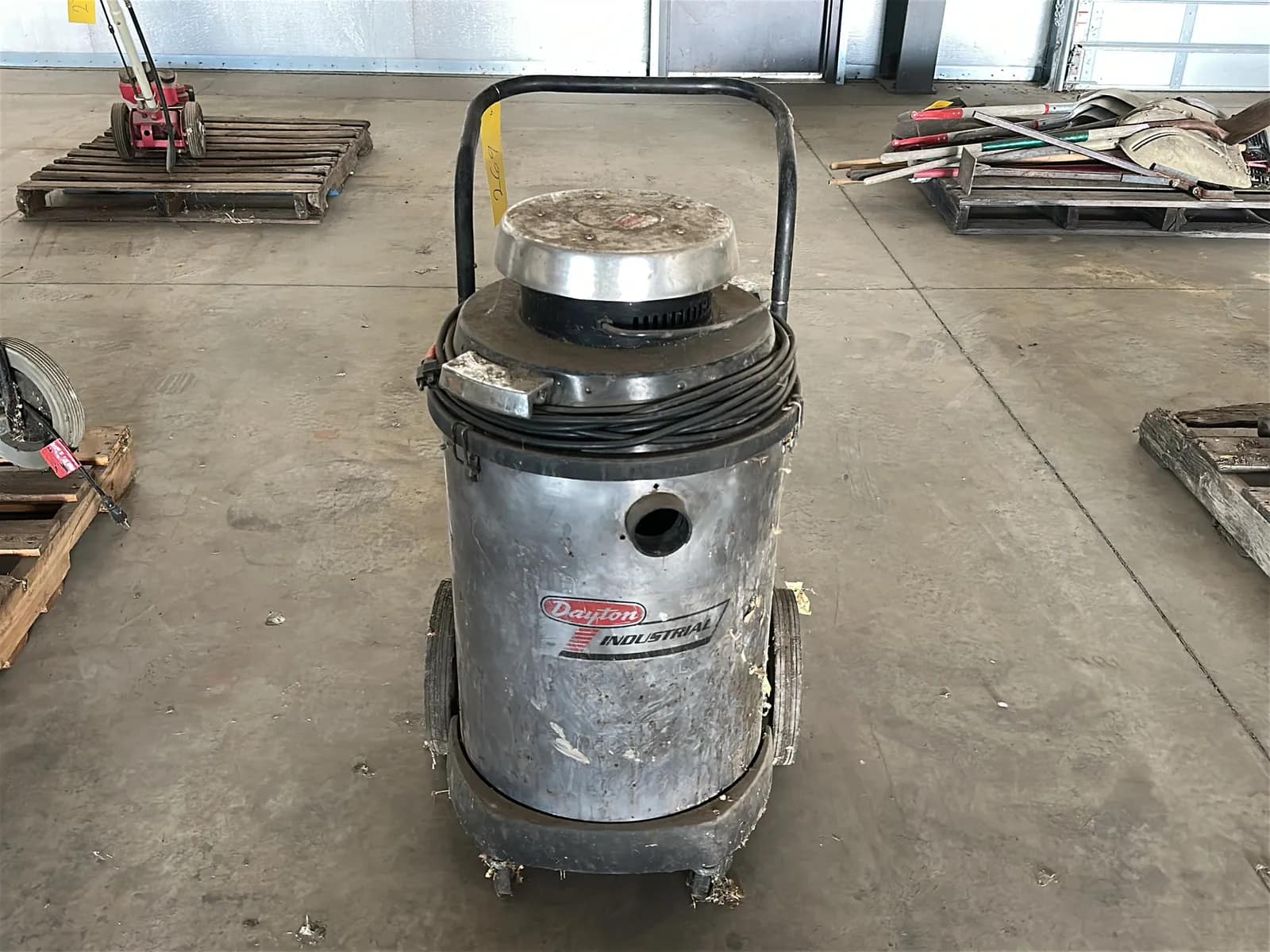 dayton-4ye73-wet-dry-vacuum-194e6a