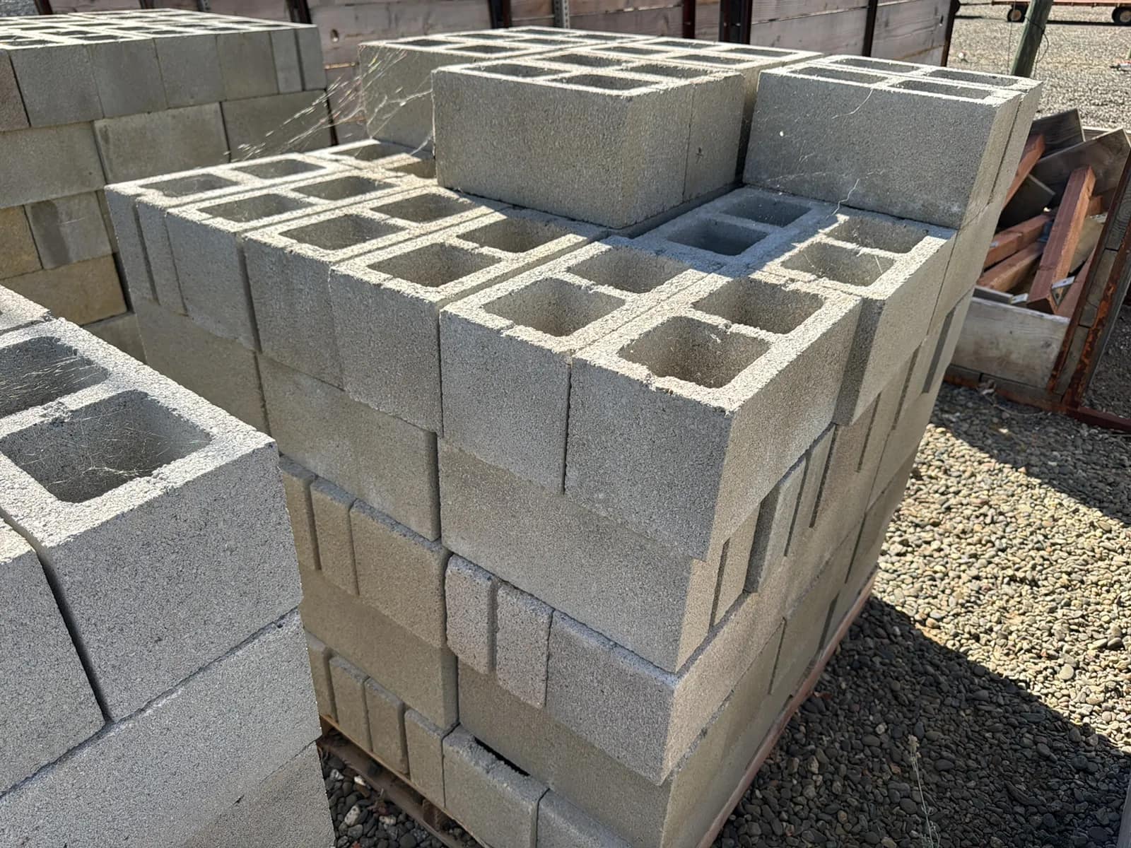 contents-of-pallet-cinder-blocks-331a49