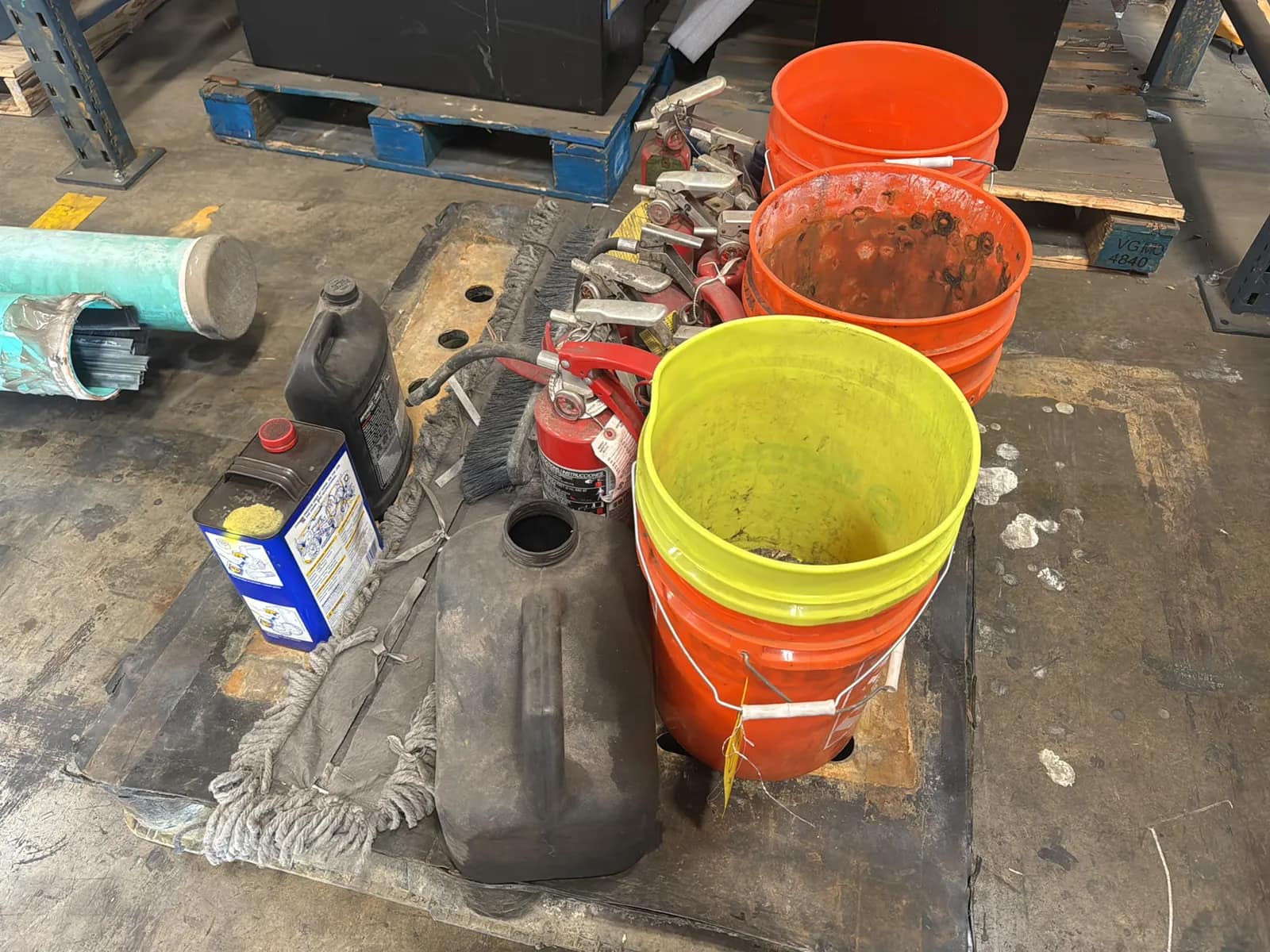 contents-of-pallet-fire-extinguishers-wd40-buckets-and-more-mtuc9e6c