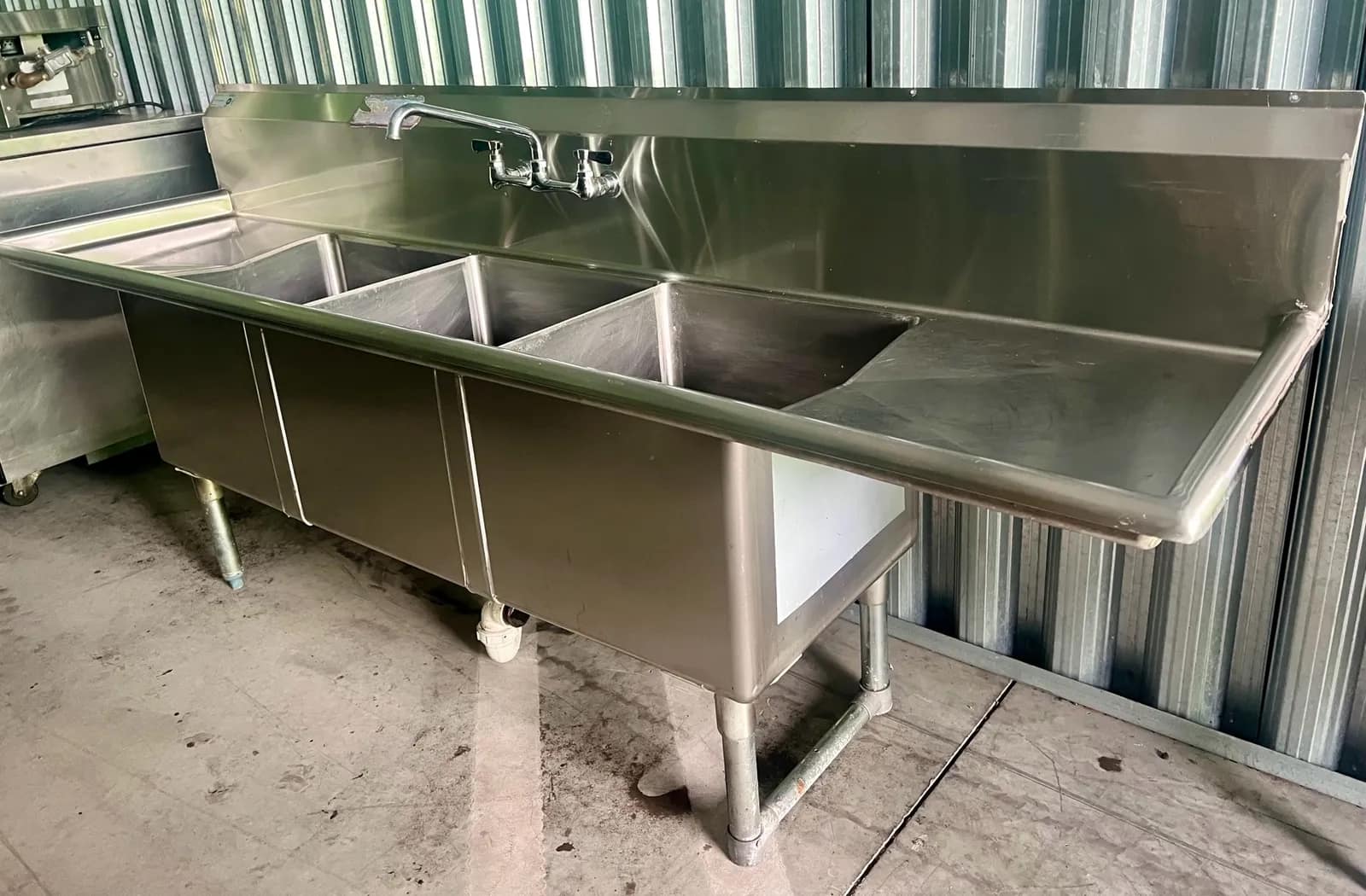 commercial-stainless-steel-three-compartment-sink-with-faucet-8f76e0