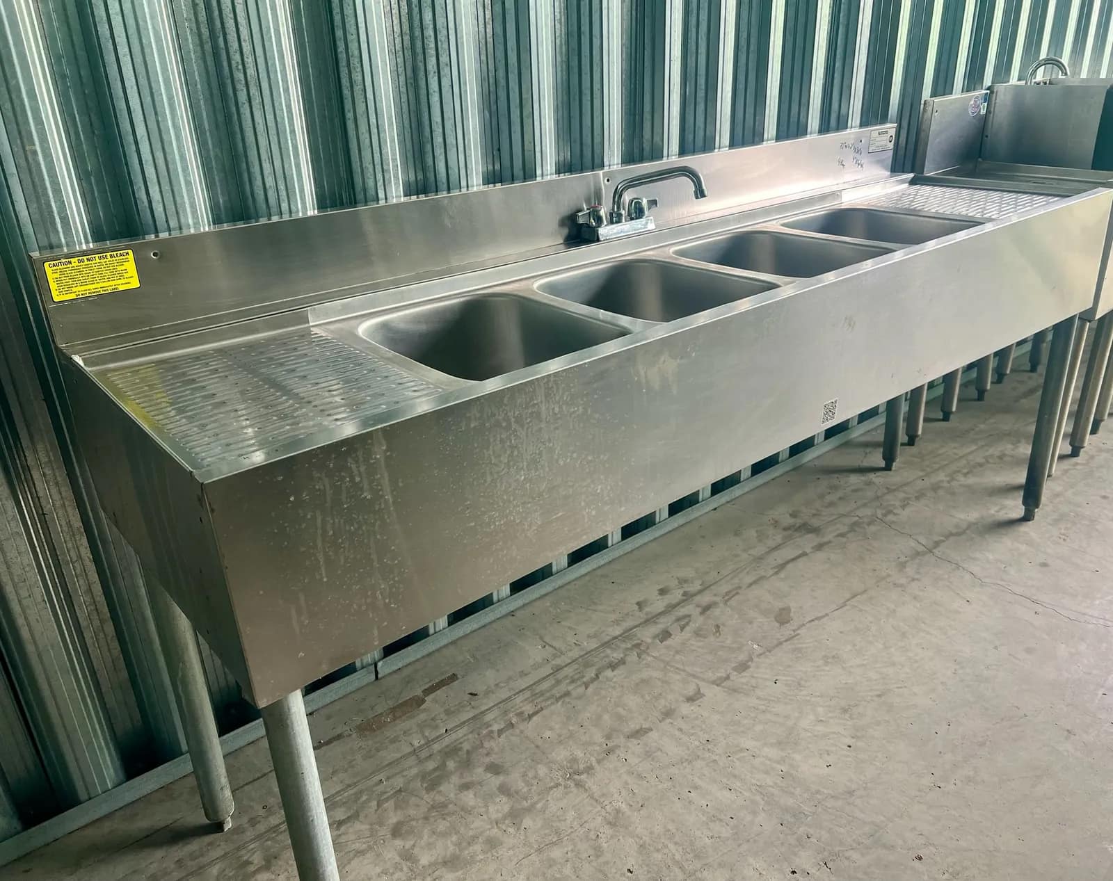 krowne-stainless-steel-4-compartment-commercial-bar-sink-with-faucet-6e3461