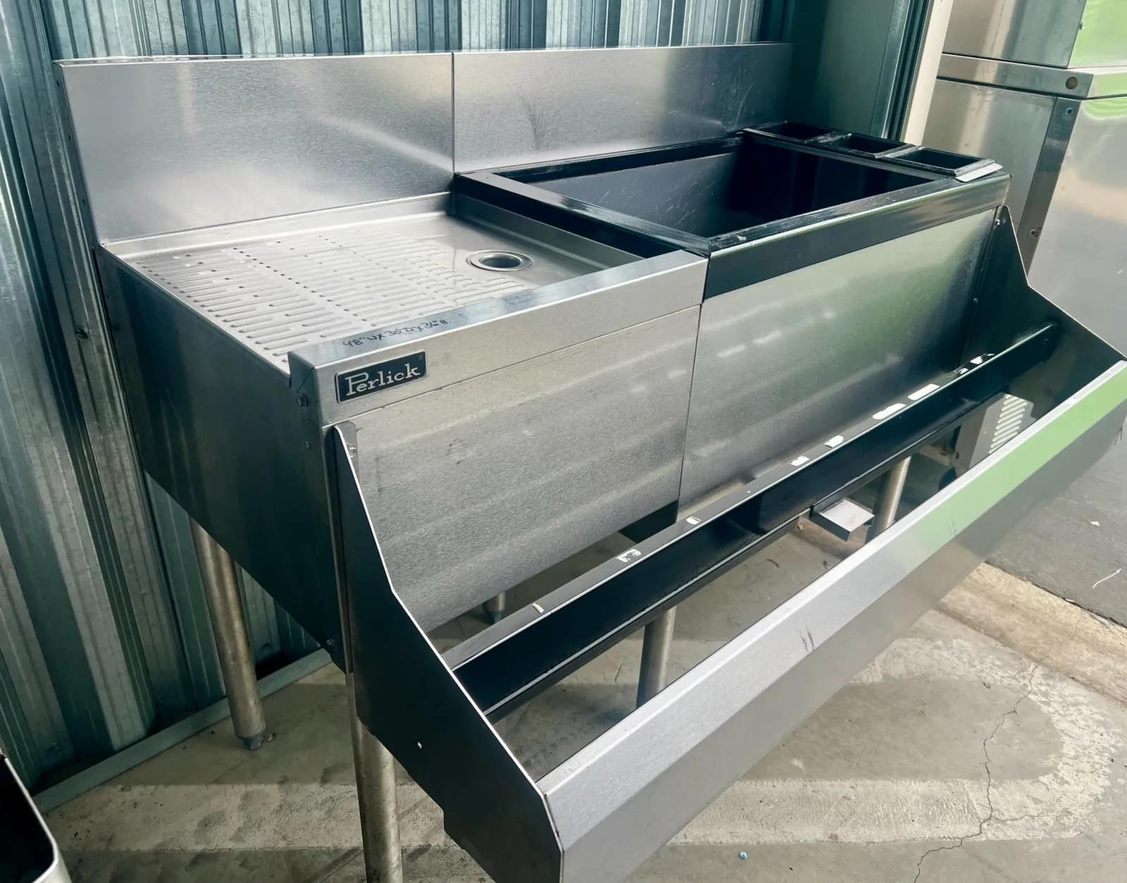 perlick-stainless-steel-bar-ice-bin-drainboard-24f497