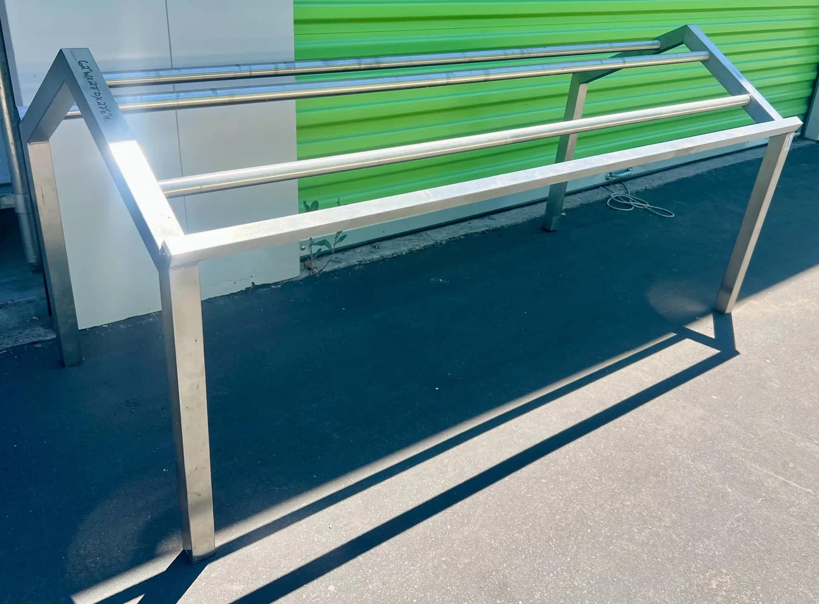 stainless-steel-display-rack-with-multiple-levels-33cd22