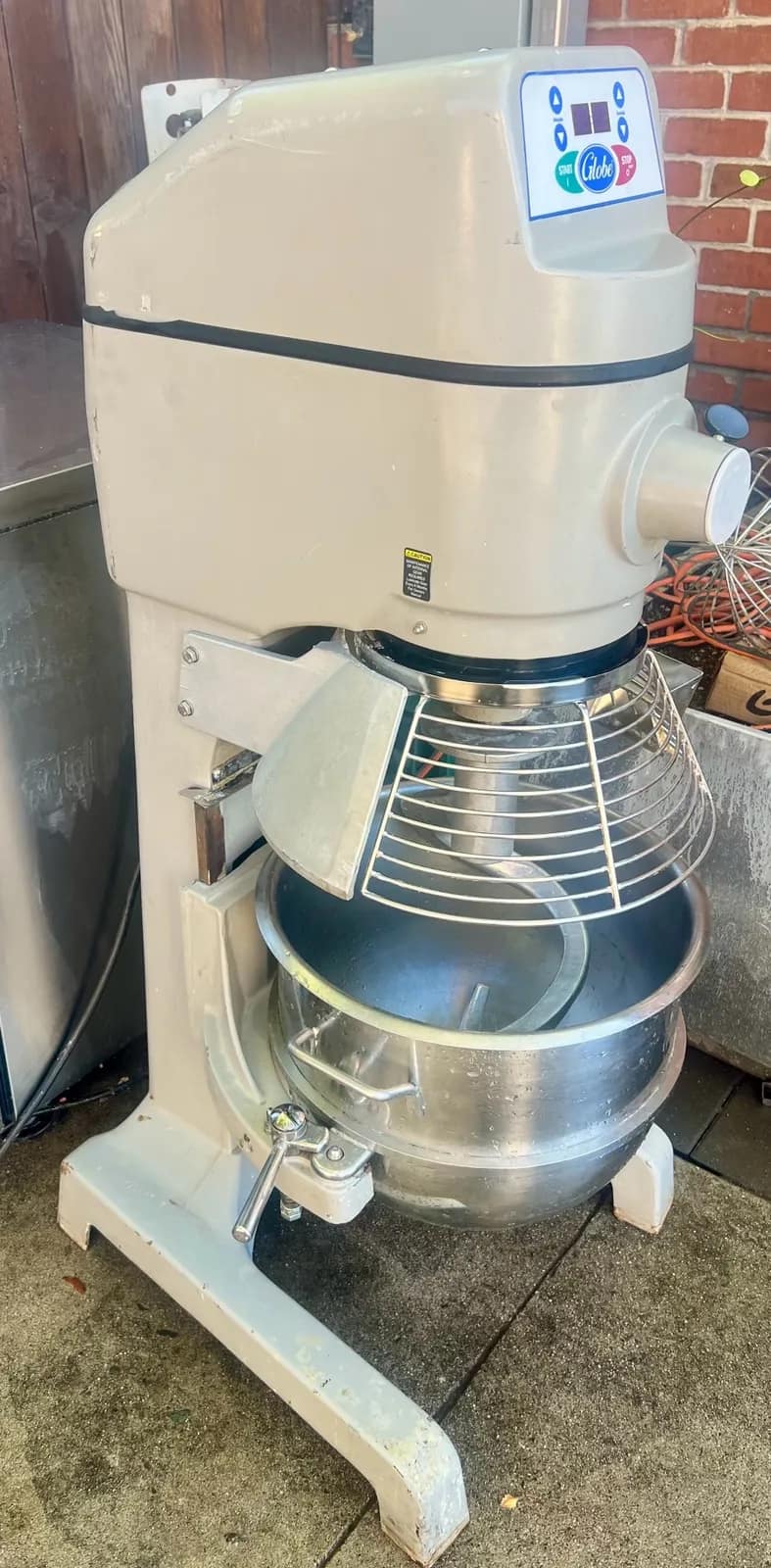 globe-30qt-commercial-stand-mixer-with-stainless-steel-bowl-1dca3e