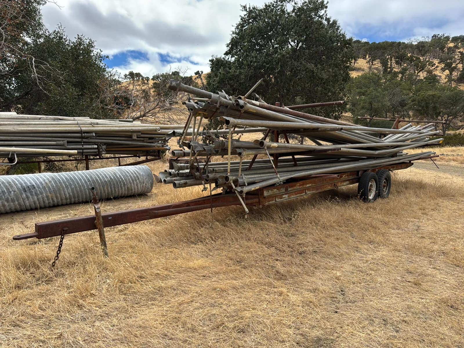 35-trailer-with-aluminum-irrigation-pipe-d8bb22