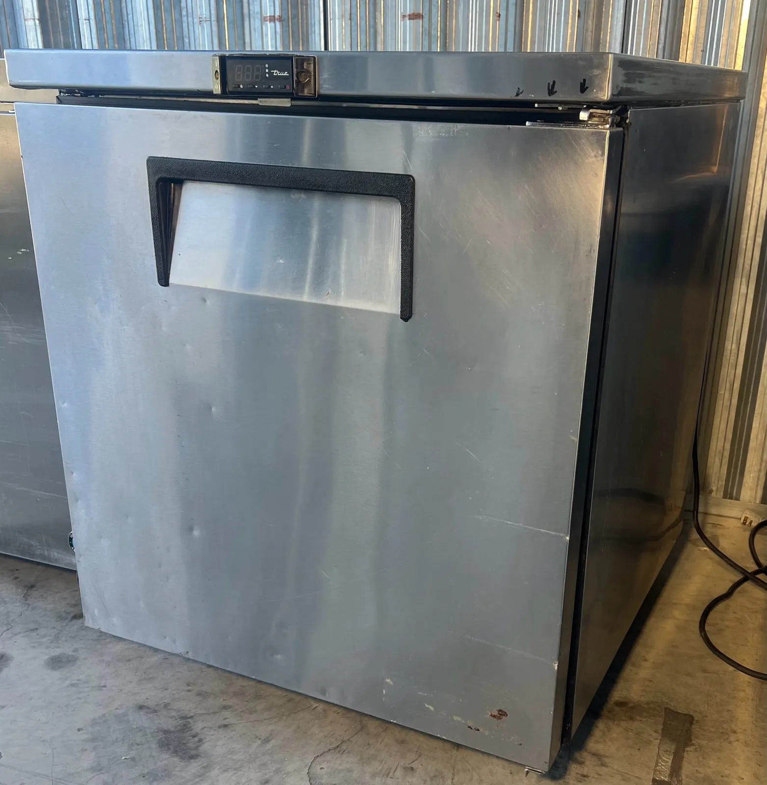 true-undercounter-refrigerator-stainless-steel-commercial-2a9aaf