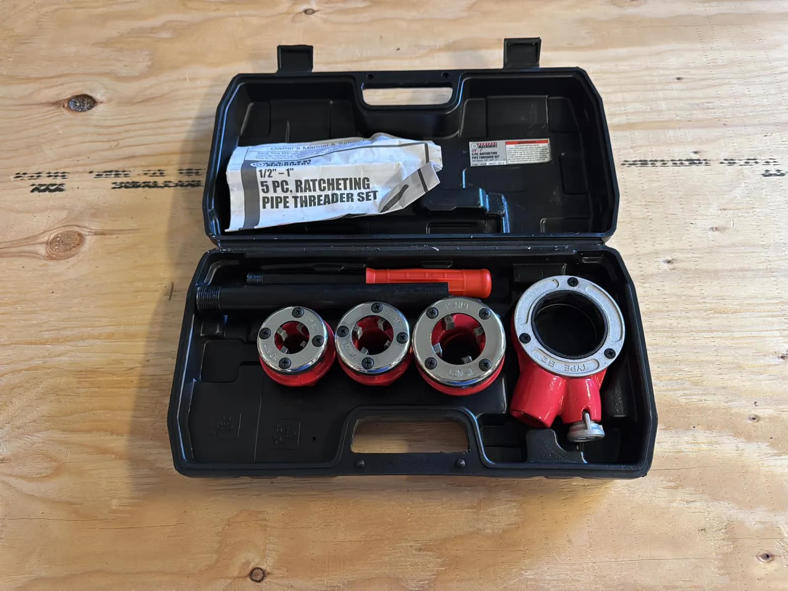 central-machinery-1-2-1-ratcheting-pipe-threader-set-52db2a