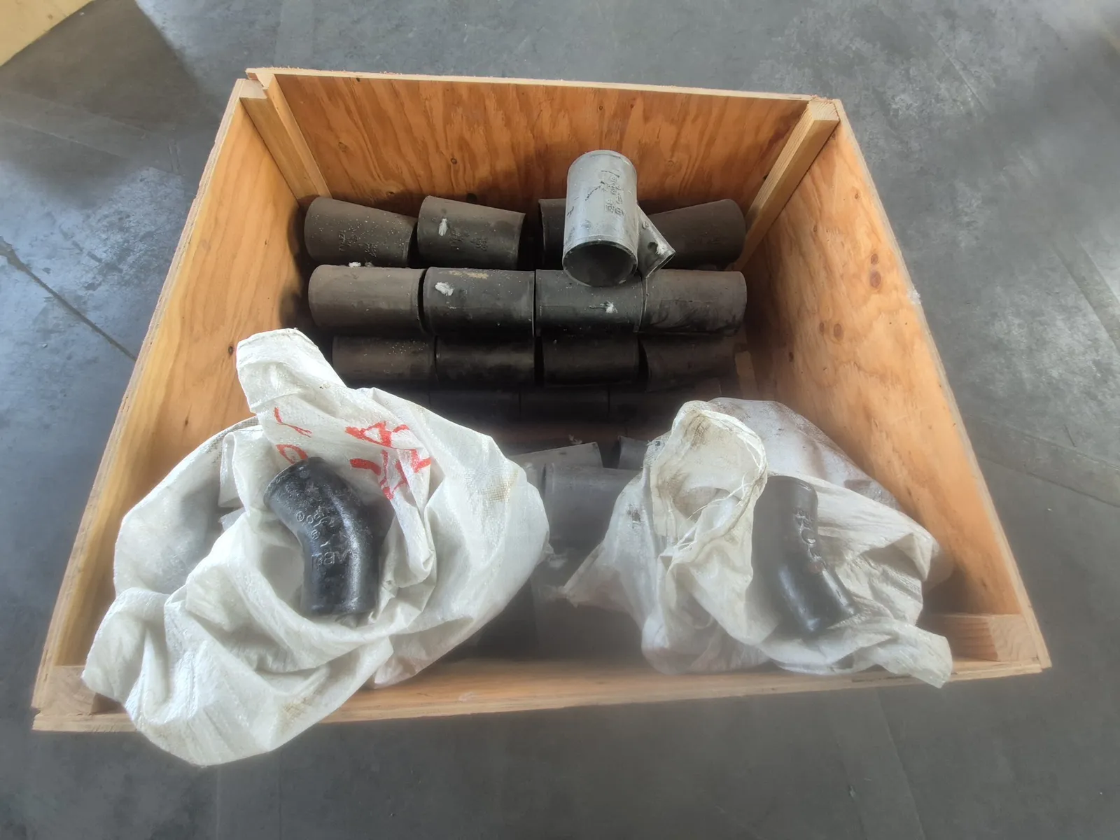 contents-of-pallet-assortment-of-cast-iron-type-no-hub-wye-y-fitting-type-no-hub-short-sweep-or-eighth-quarter-bend-elbow-type-no-hub-bend-elbow-5e9158