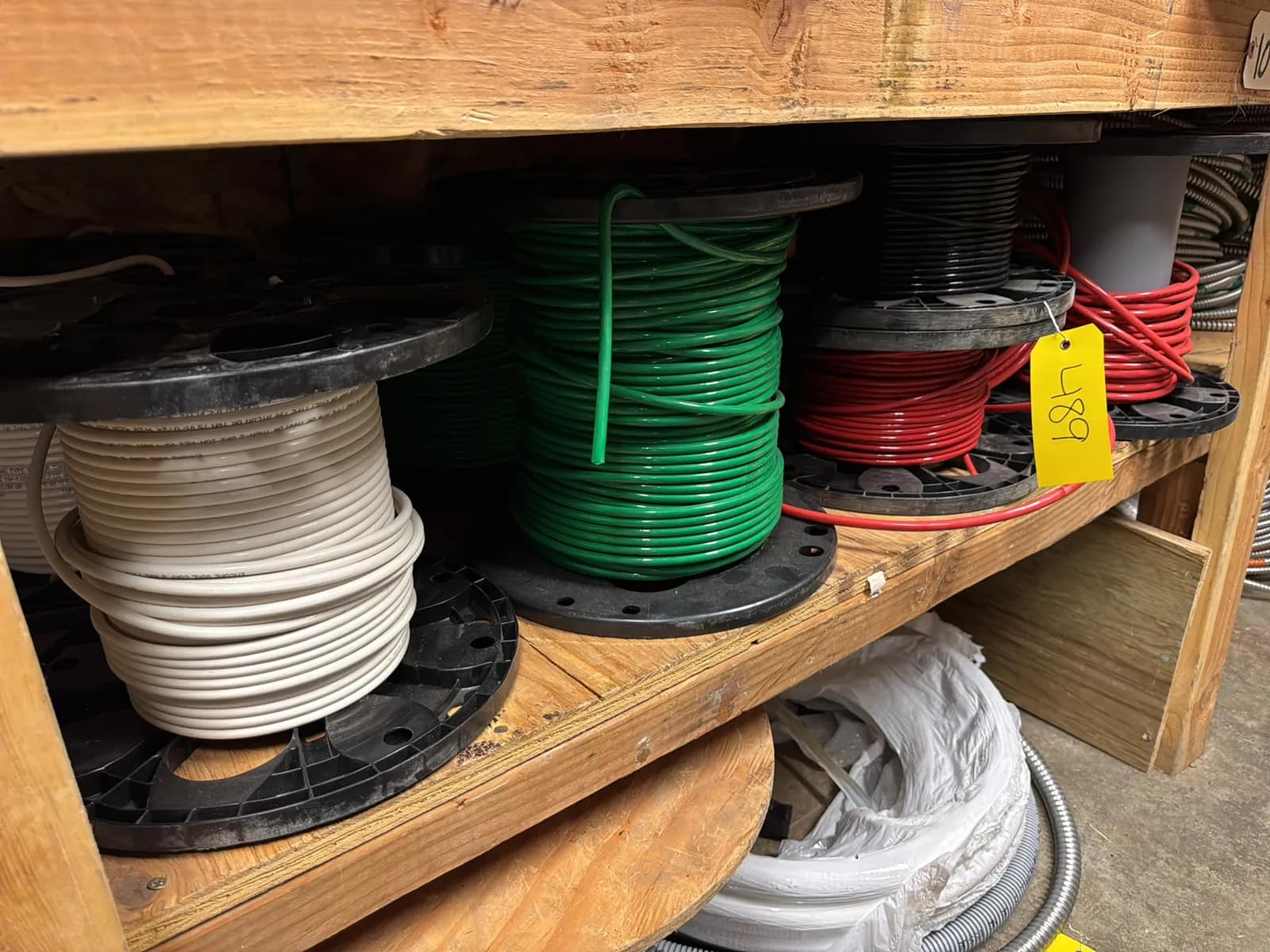 contents-of-1-shelf-assorted-wire-mubgw27b