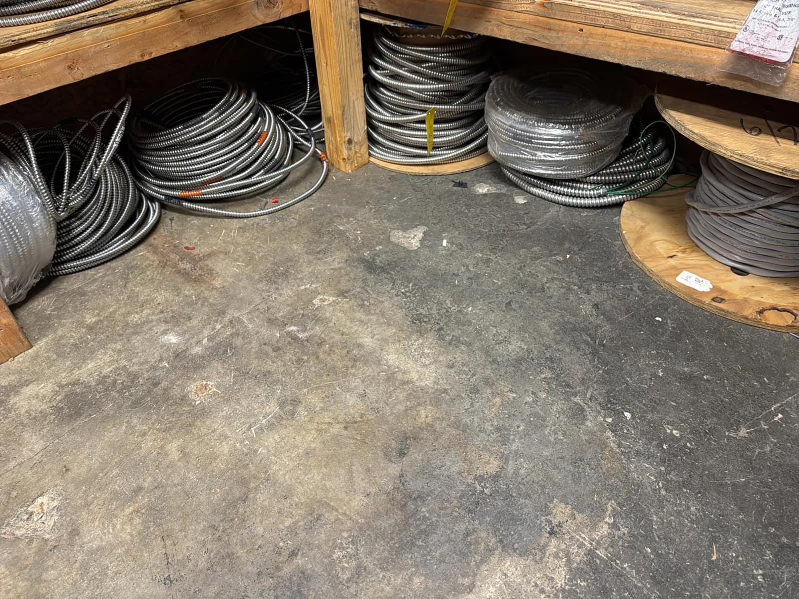 contents-of-1-shelf-assorted-conduit-mubj2vto