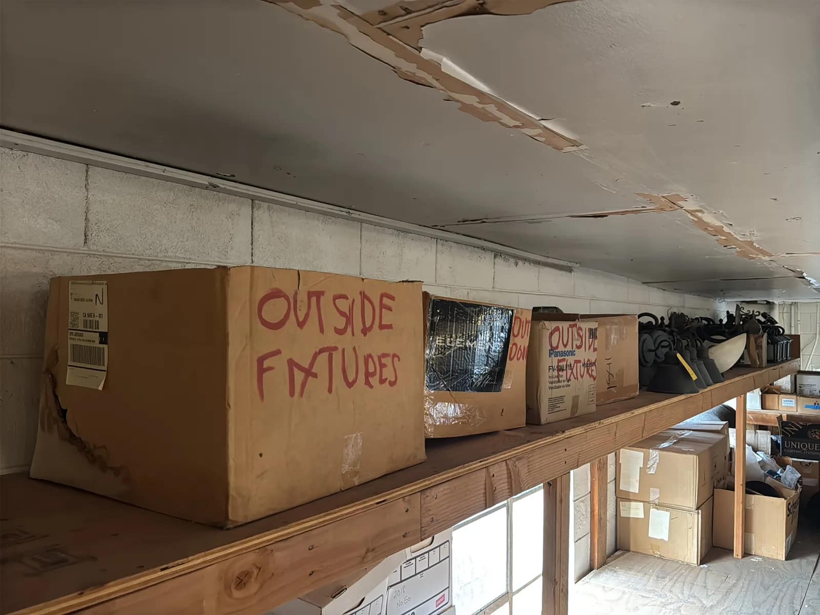 contents-of-1-shelf-lighting-fixtures-mubmqqfr