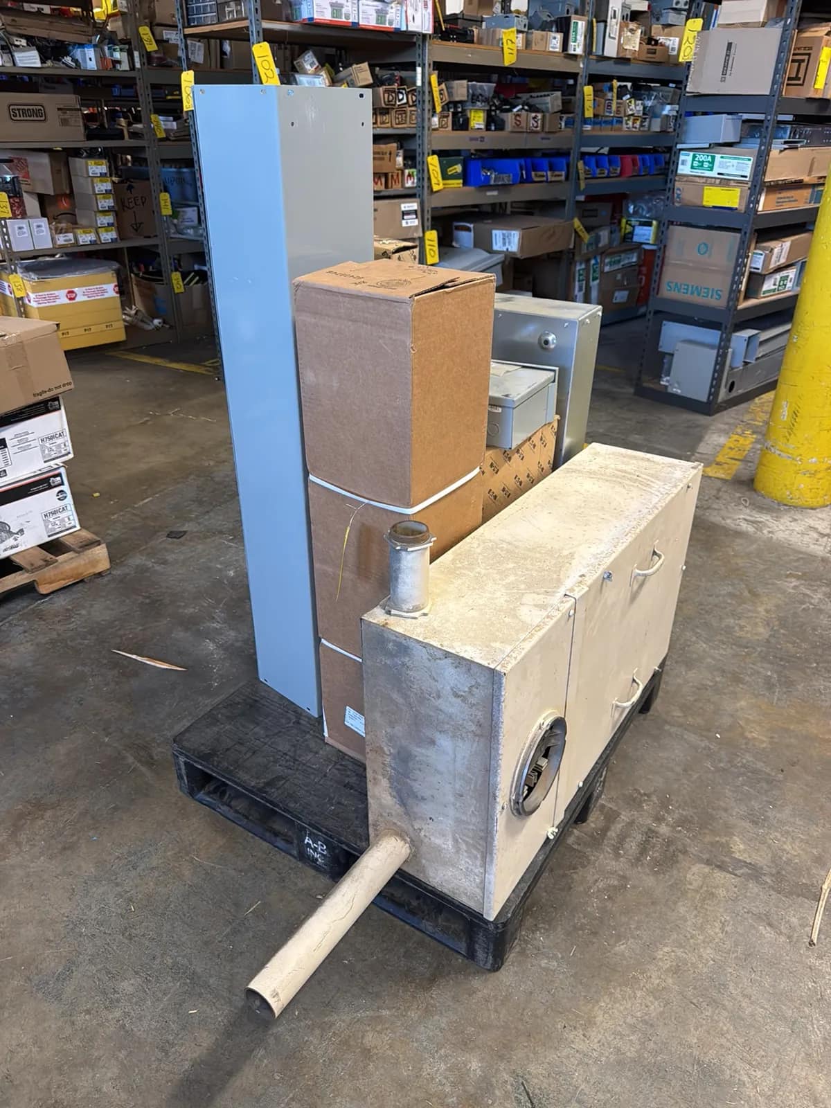 contents-of-pallet-assorted-electrical-boxes-2e05a7