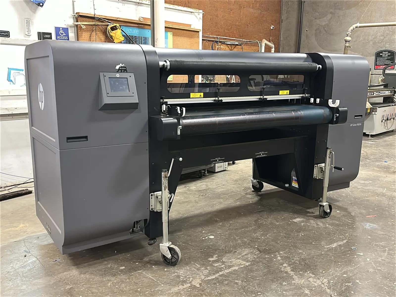 2017-hp-scitex-fb550-64-industrial-uv-flatbed-printer-with-4-feed-tables-mu39o8zv
