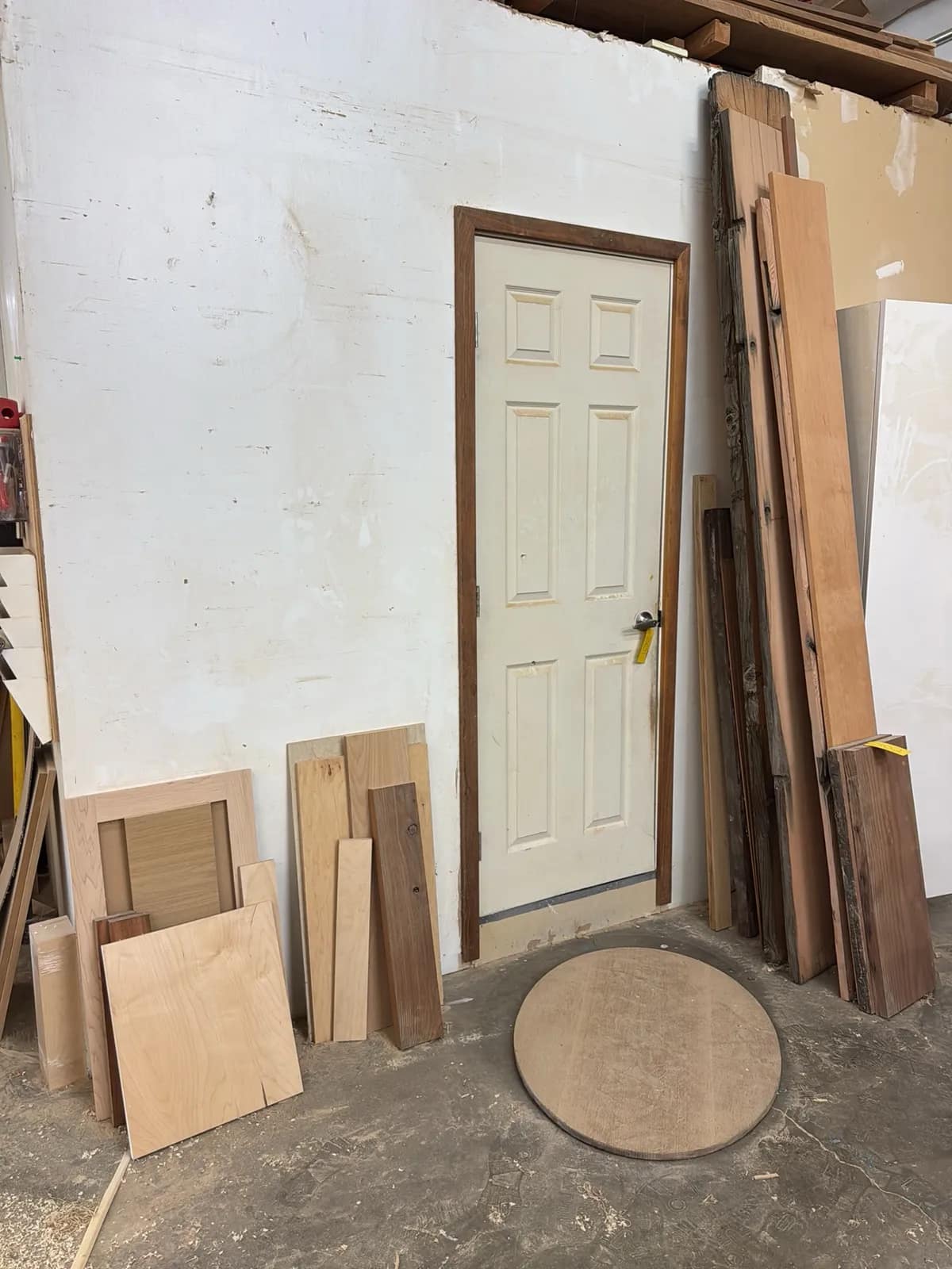contents-of-wall-assorted-wood-mud746l8