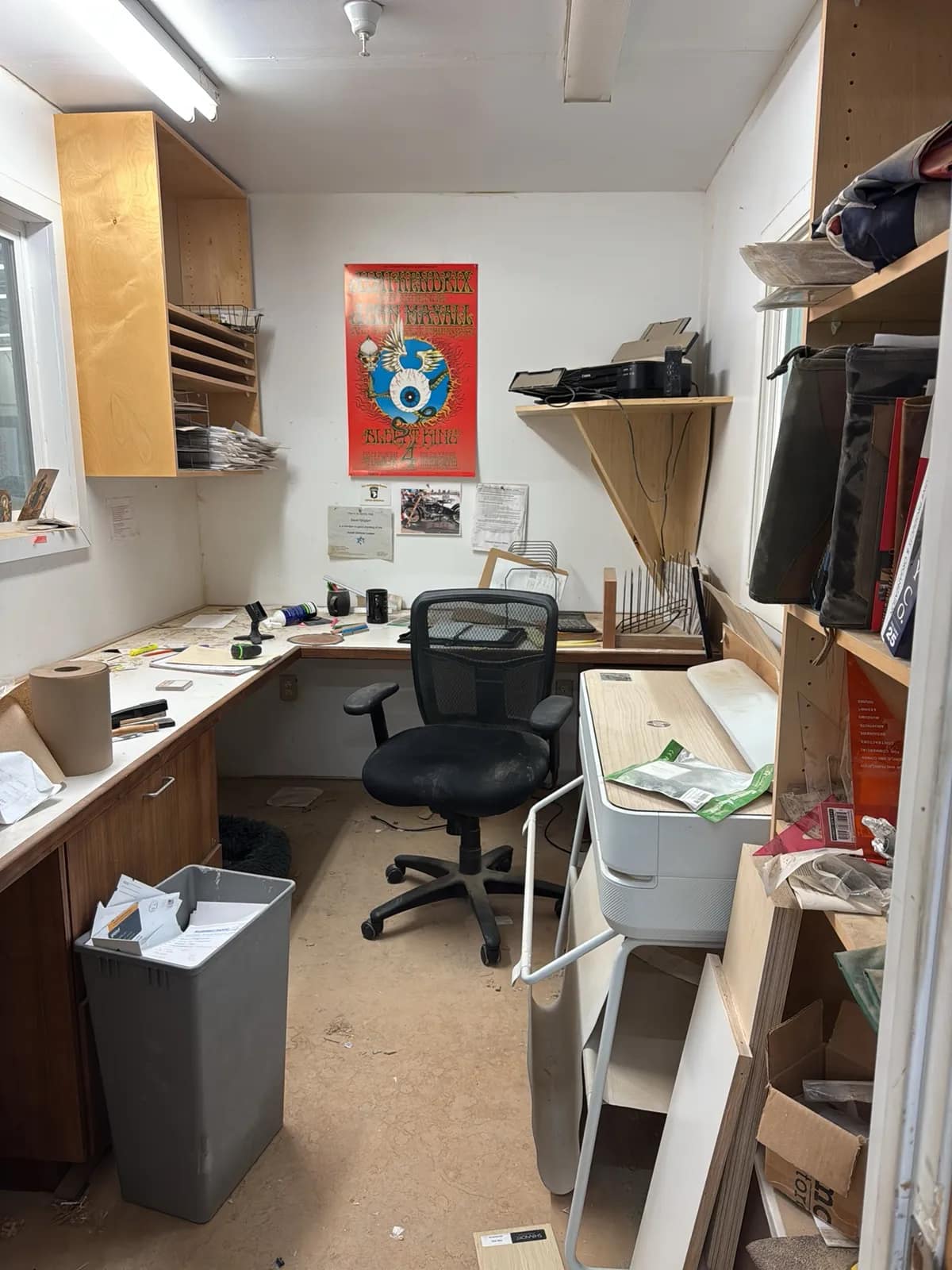 contents-of-room-hp-designjet-studio-printer-contents-of-shelves-books-and-computer-chair-mud733vm