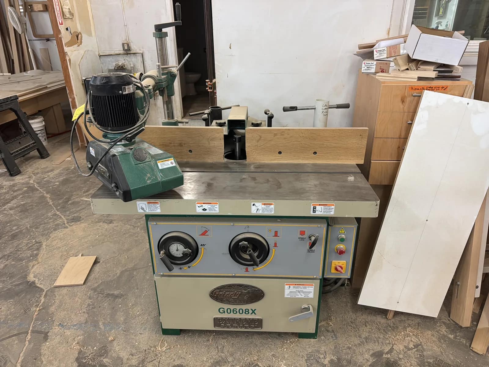 grizzly-g0608x-extreme-series-tilting-spindle-shaper-bfe654