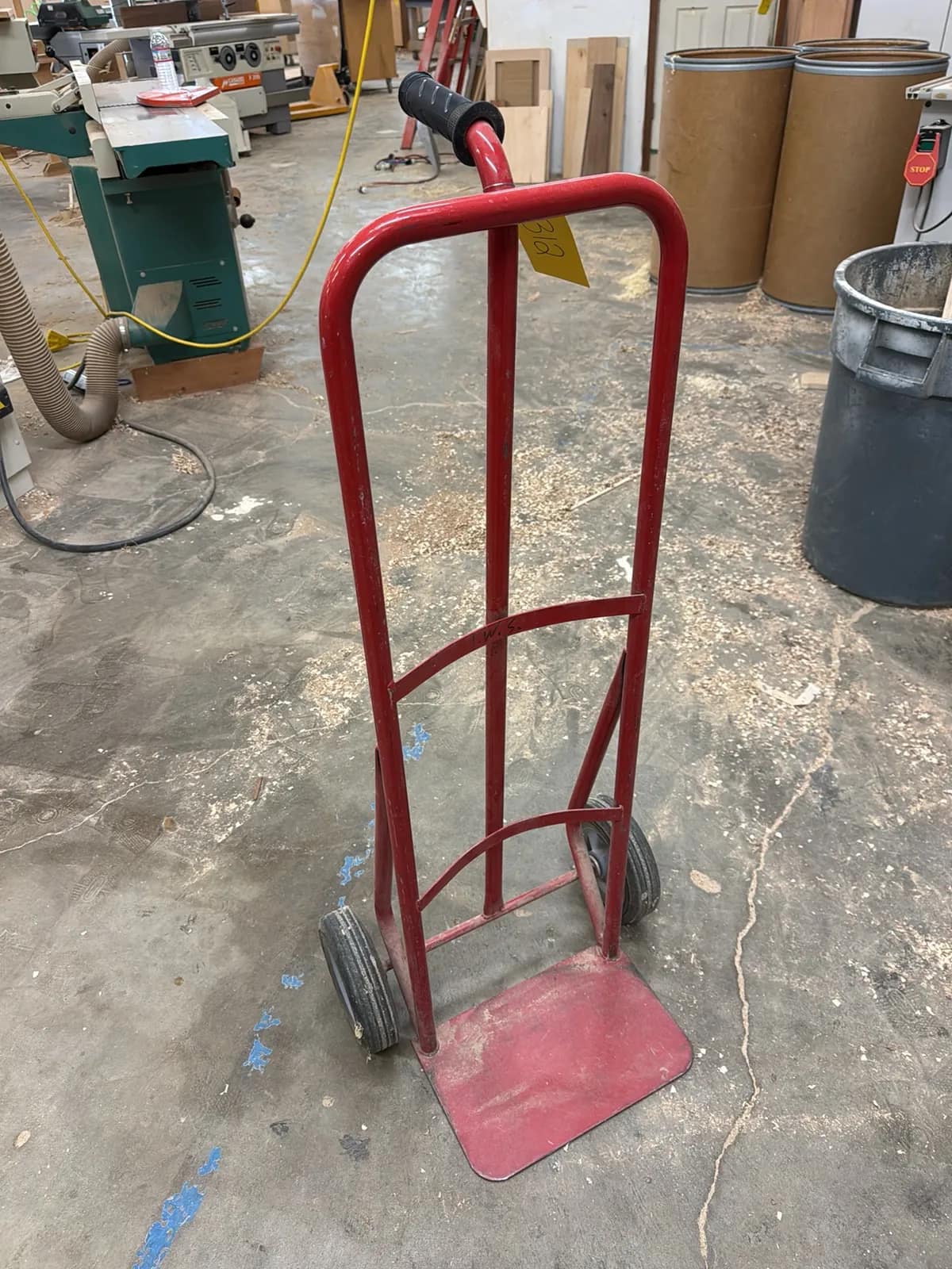 haulmaster-700lb-capacity-hand-truck-13b4cd