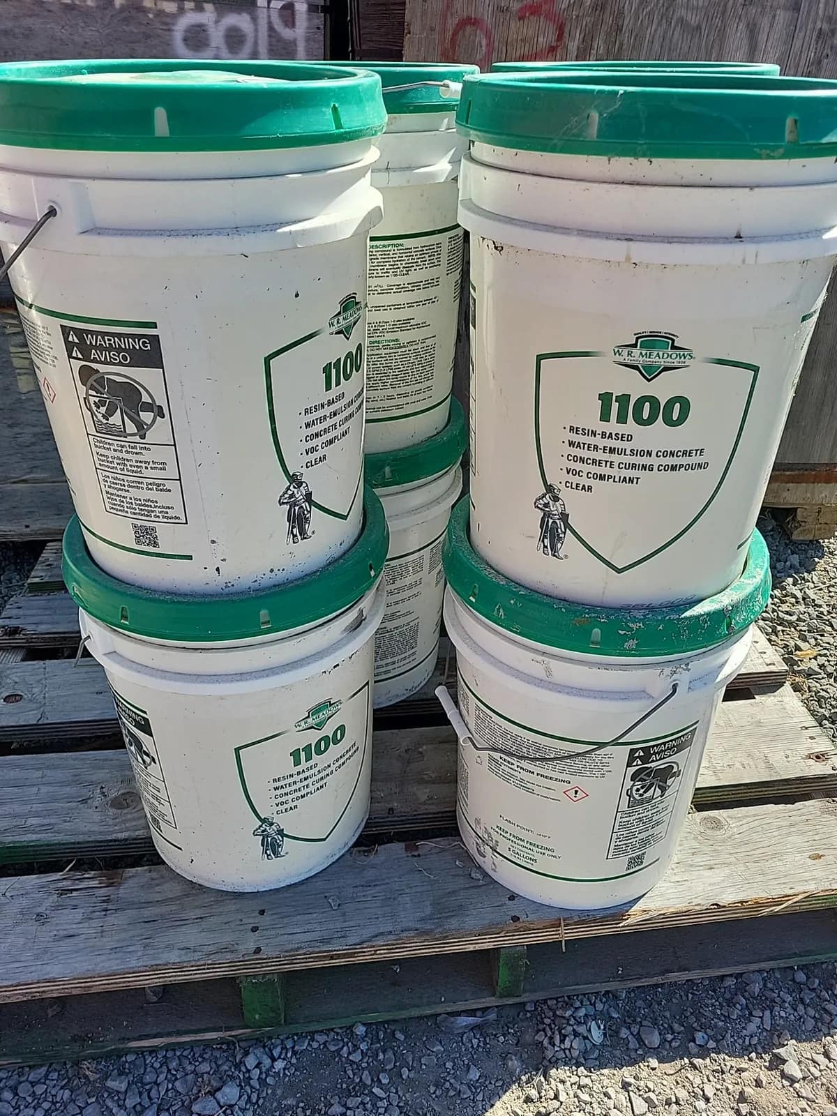 8-5gal-unopened-bucket-wrmeadows-1100-concrete-cure-compound-mu4s0mnt