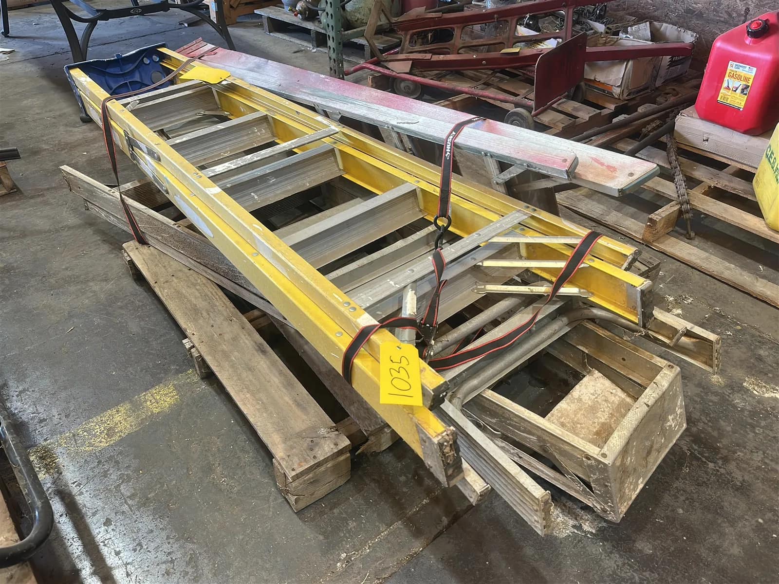 pallet-of-4-assorted-ladders-0e46de
