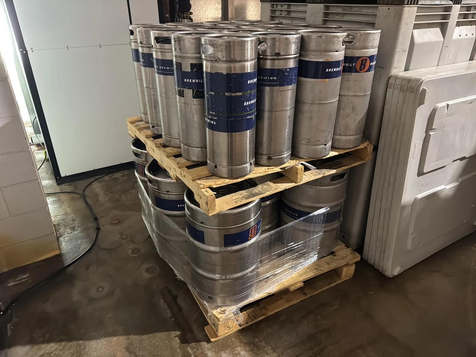 8-half-barrel-kegs-and-20-sixtels-mugf3esa