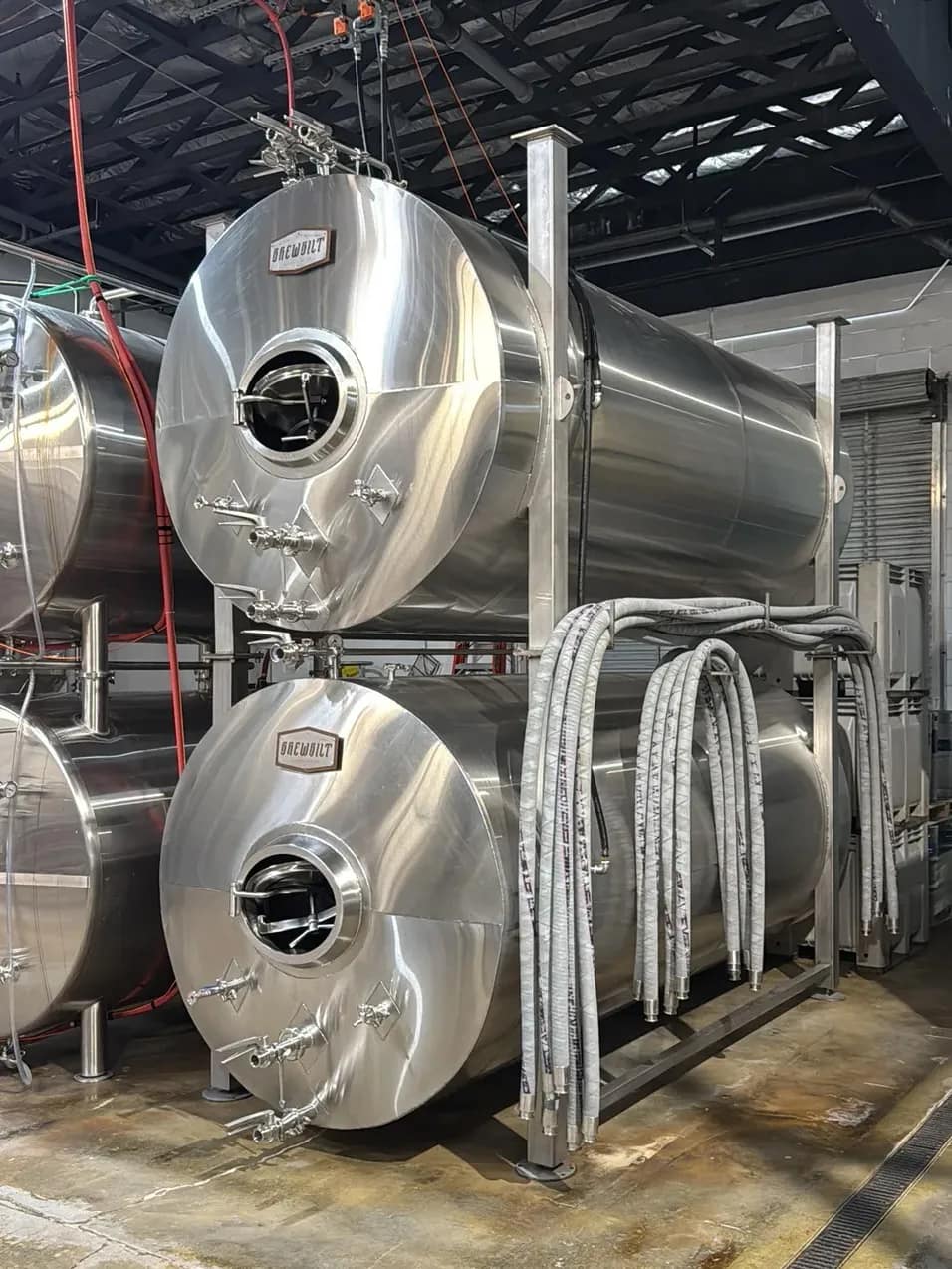 2-2022-brewbilt-30bbl-stainless-steel-jacketed-horizontal-lagering-tanks-mugh4u3t