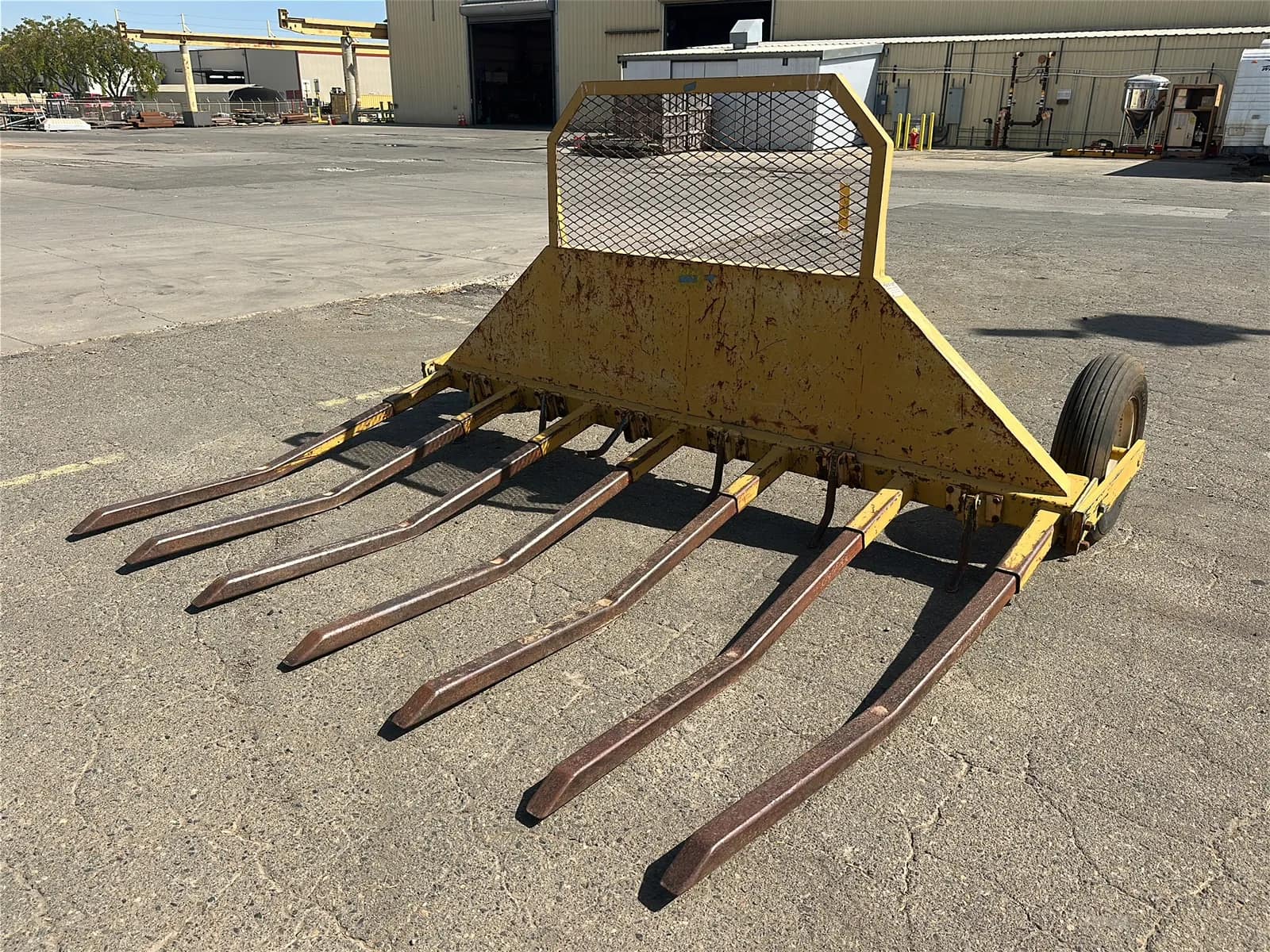 rfm-manufacturing-10-brush-rake-mughout8