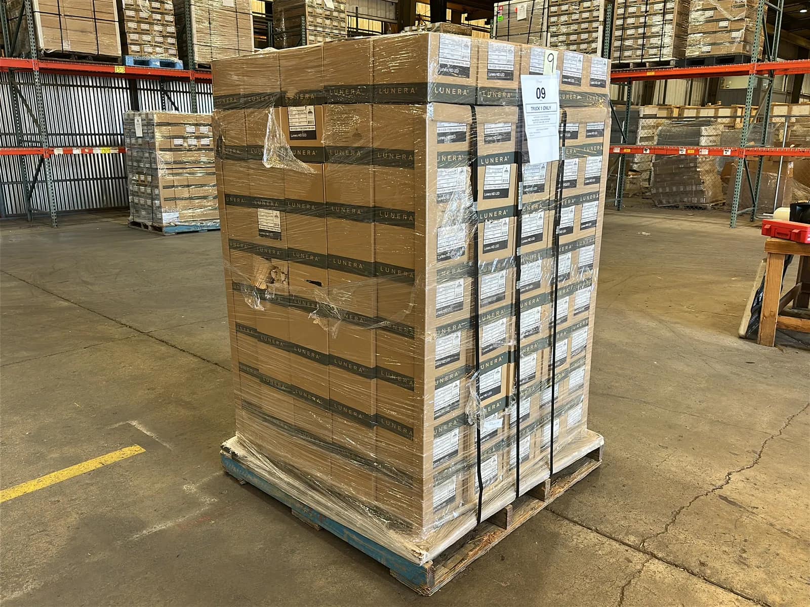225-lunera-led-vertical-susan-lamps-175w100w70w-e26-25875-approximate-retail-value-unused-muop1ggf