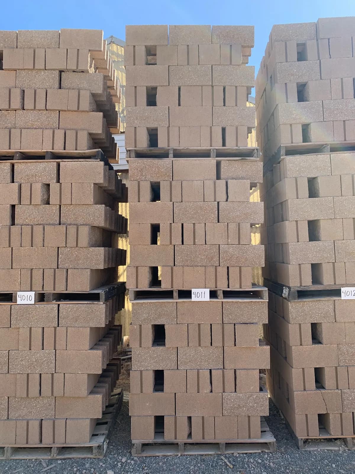 3-pallets-8x8x16-split-one-side-open-end-standard-tan-3567b4