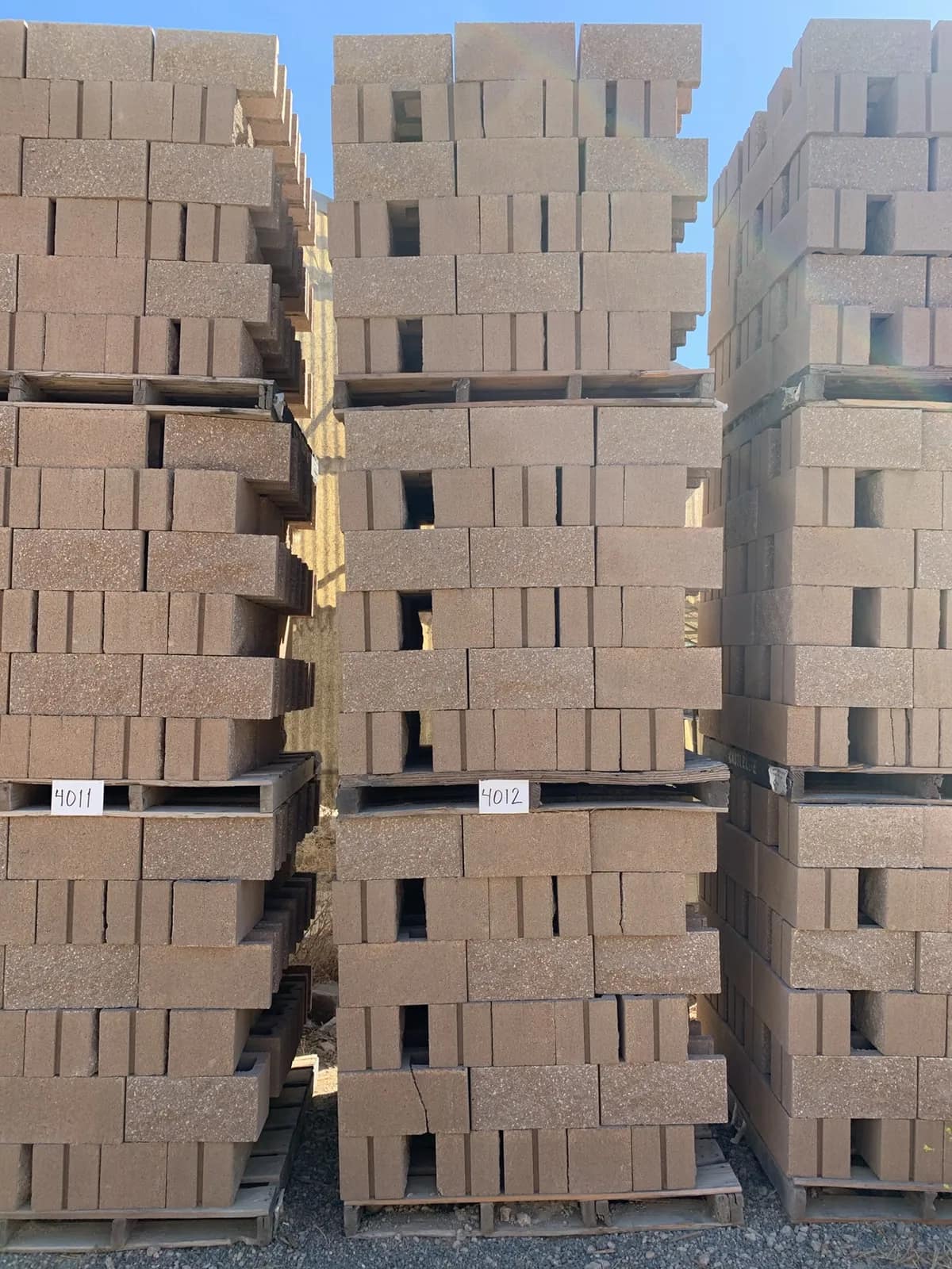 3-pallets-8x8x16-split-one-side-open-end-standard-tan-8c150b