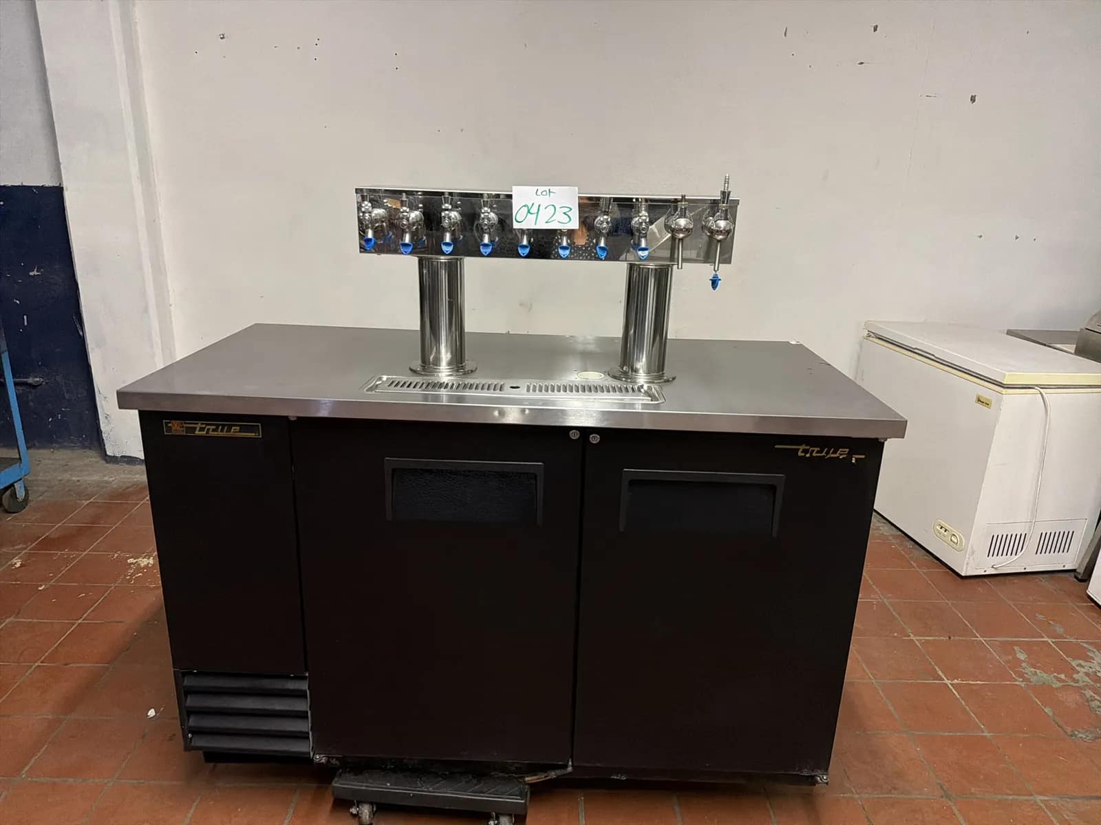true-kegerator-beer-dispenser-16418a