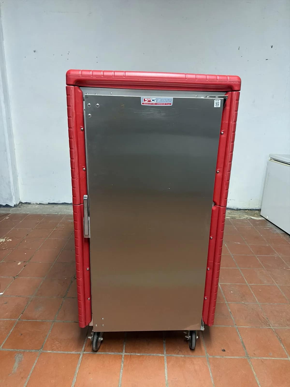 metro-c548n-su-c5-insulated-food-carrier-series-red-cabinet-dd09ae
