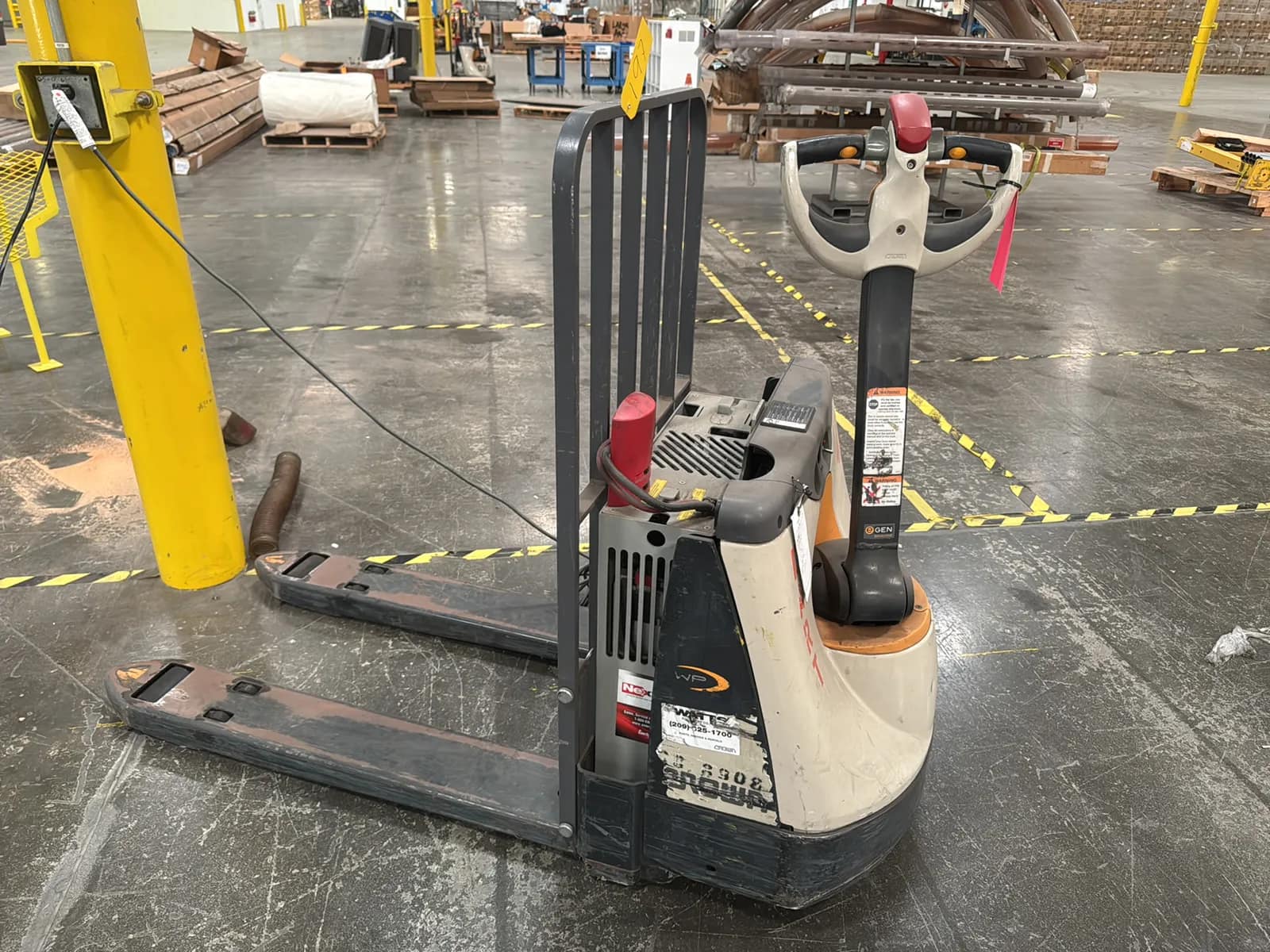 crown-wp-4500lb-capacity-electric-pallet-jack-8f539c