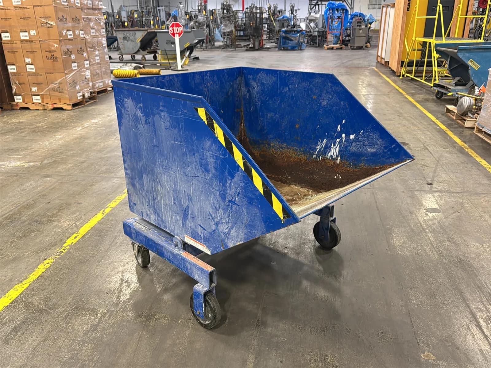 vestil-1000lb-capacity-mobile-tilting-hopper-6cd6a2