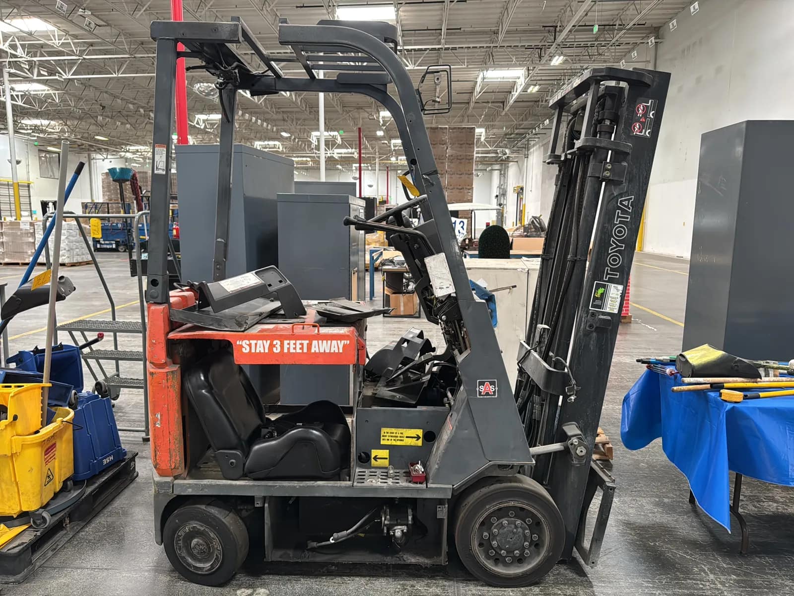 toyota-7fbcu15-3000lb-capacity-electric-forklift-not-running-mv79pby5