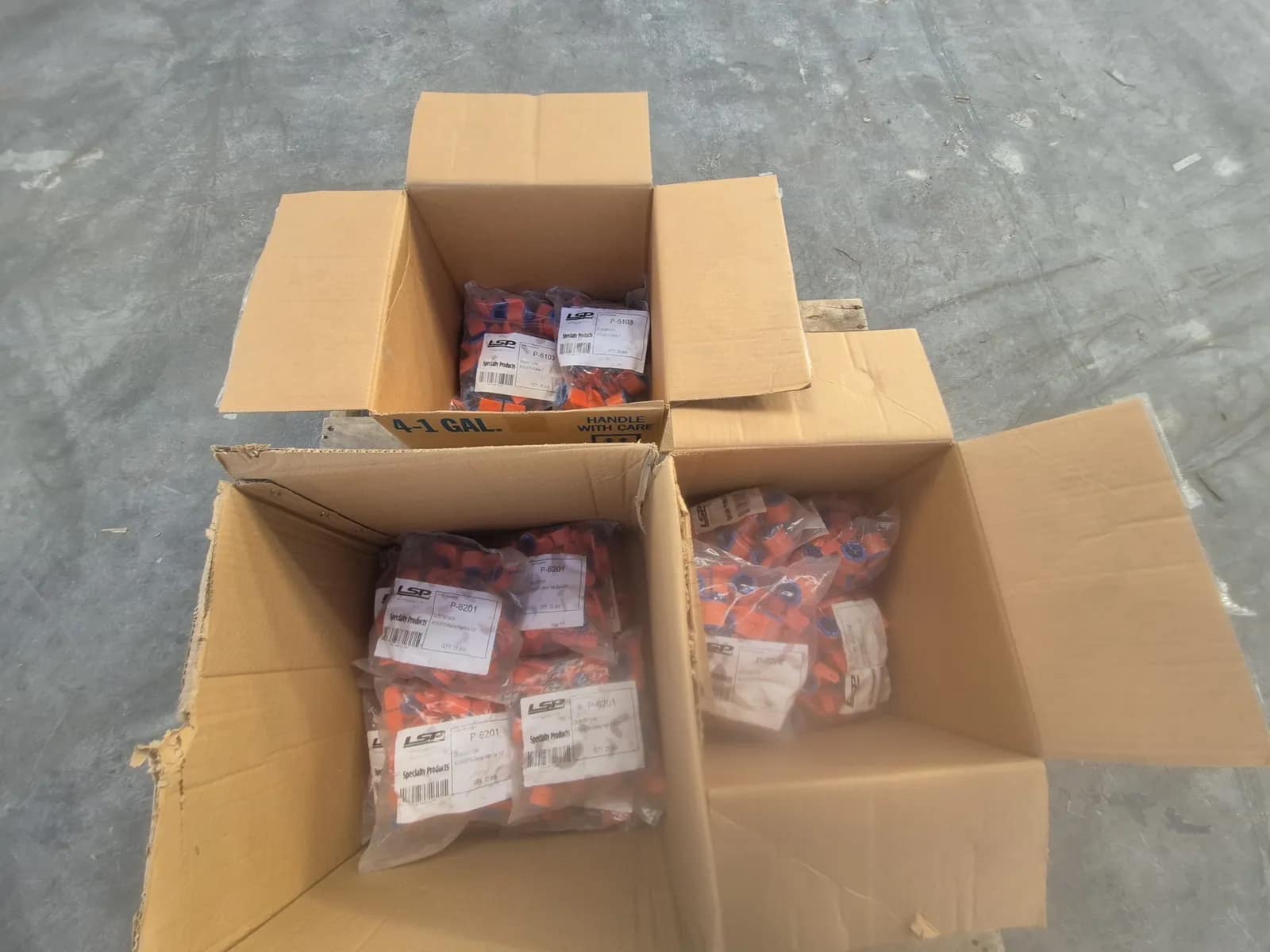 contents-of-pallet-assortment-of-various-size-acousto-clamp-high-ear-1-2-3-4-1-61b15f