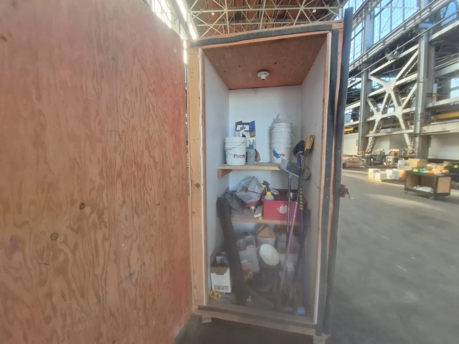 storage-shed-full-of-assorted-tools-and-supplies-020ef9