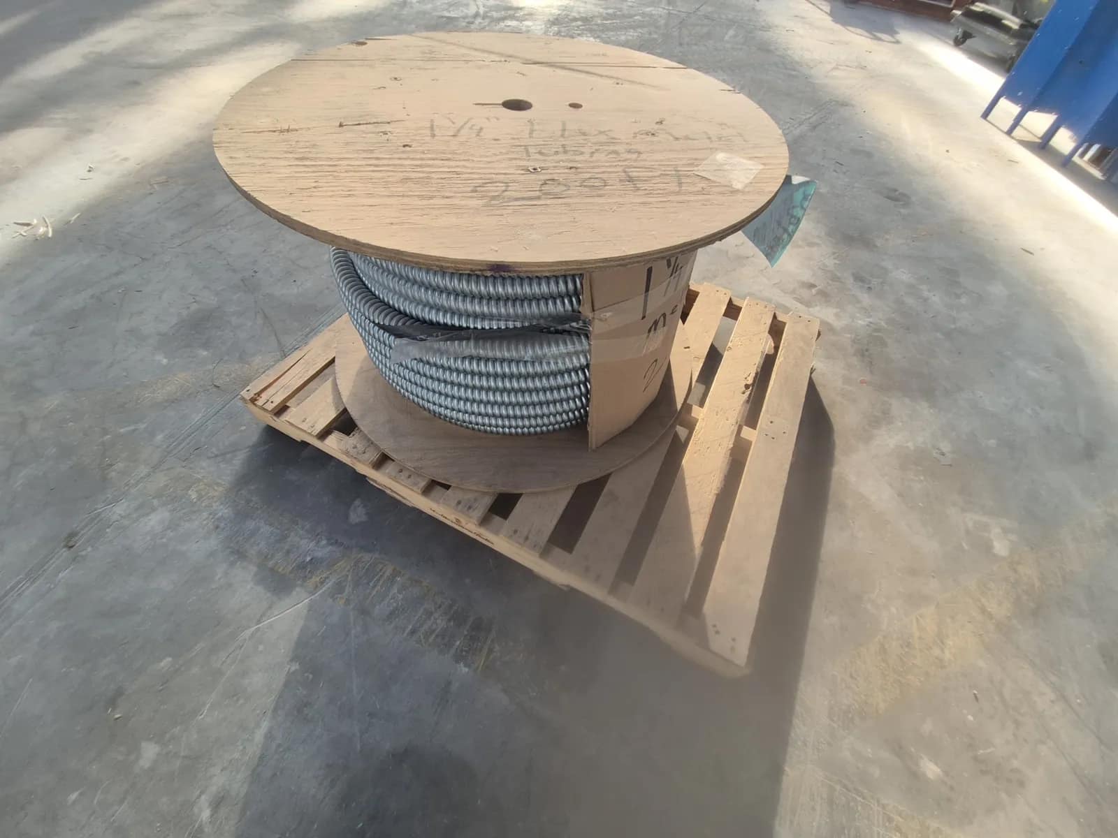 1-spool-of-1-1-4-flex-metal-conduit-approximately-200-f9ffd0
